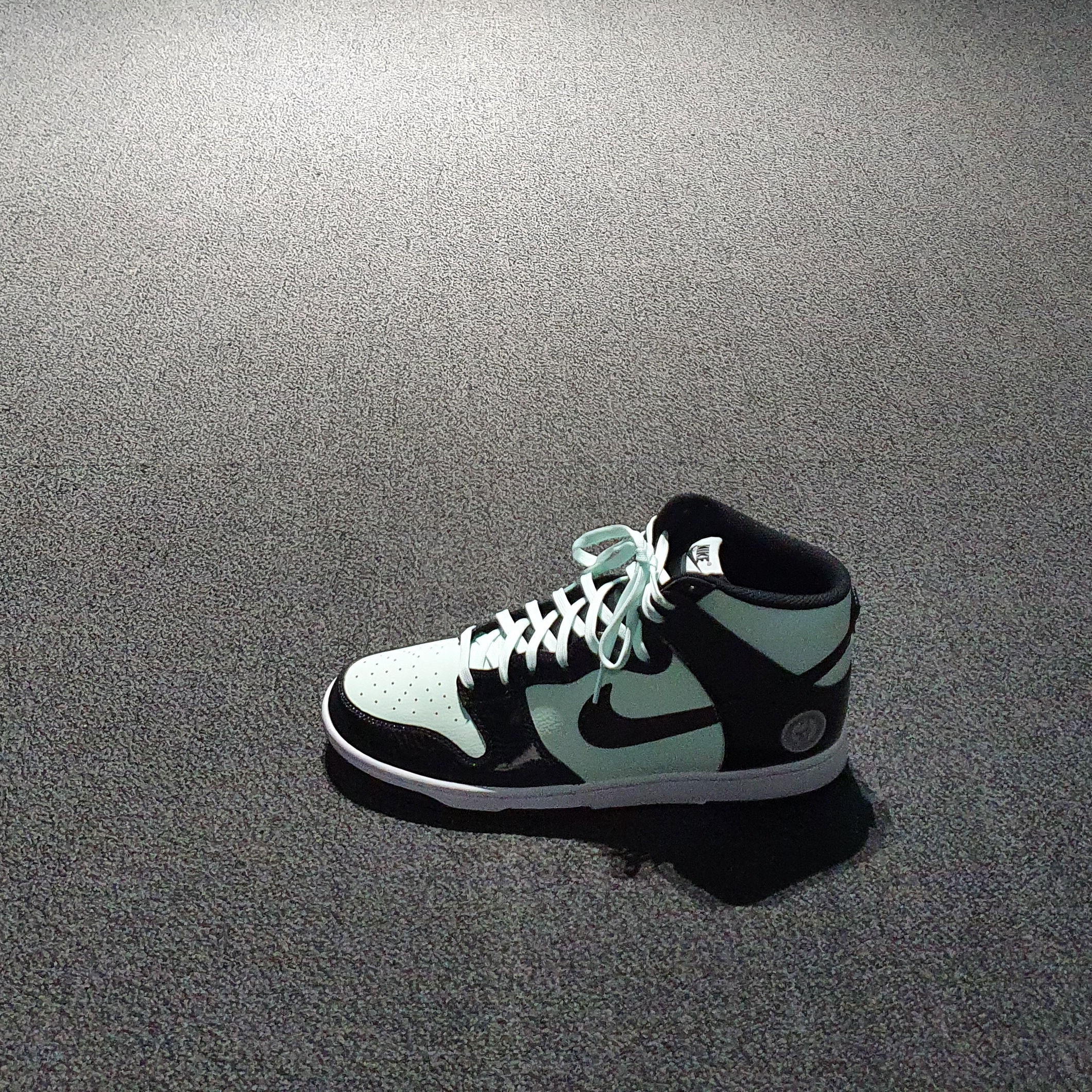 Nike Dunk High Barely Green 착용 스타일