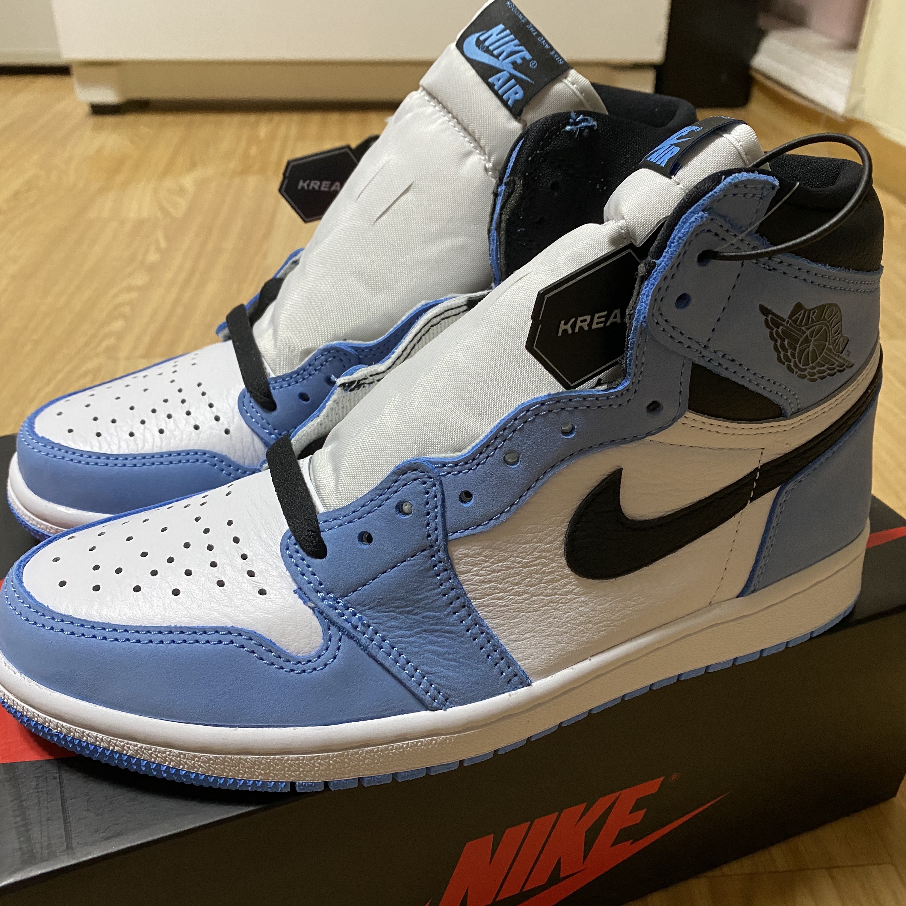 Jordan 1 Retro High OG University Blue 착용 스타일 - 1