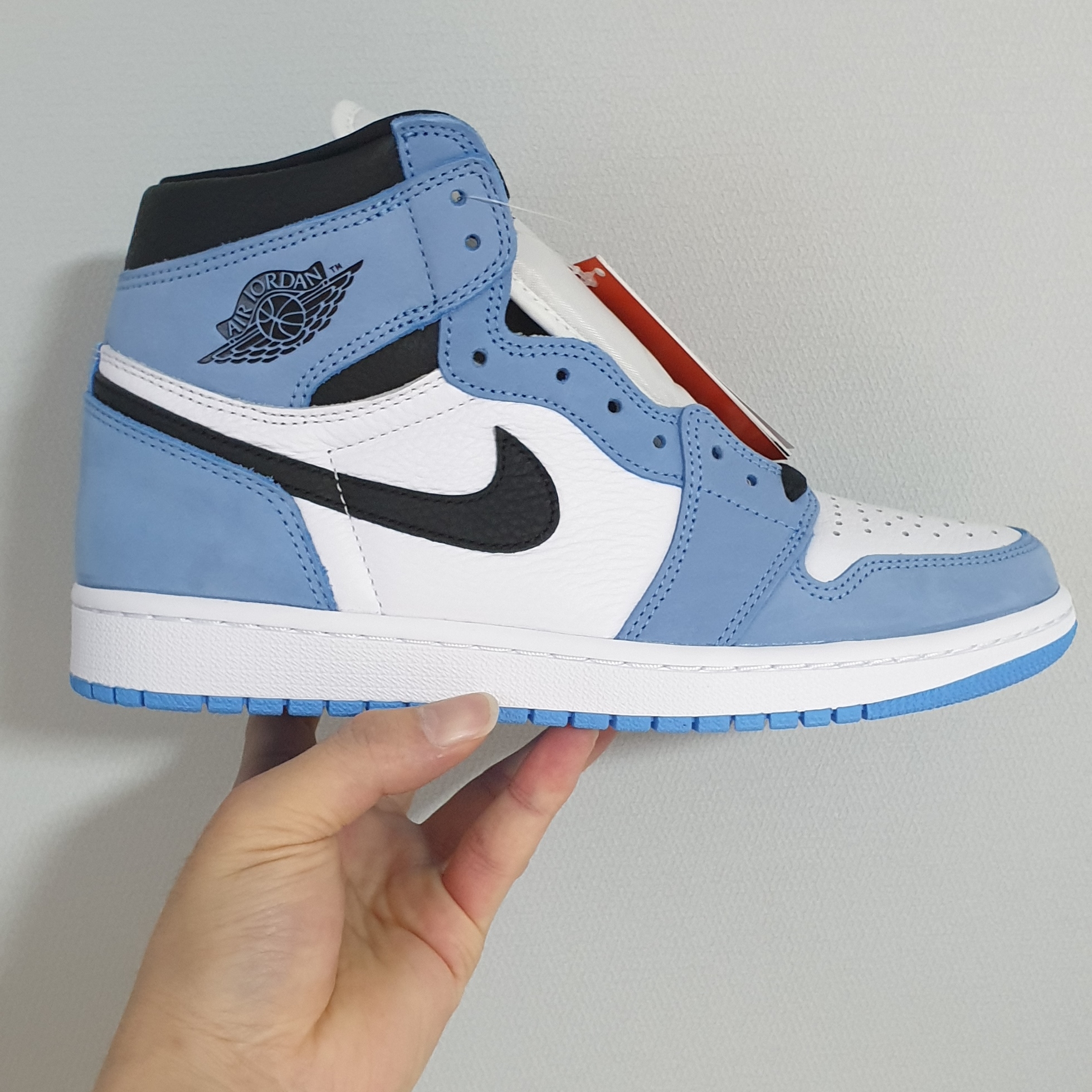 Jordan 1 Retro High OG University Blue 착용 스타일 - 1