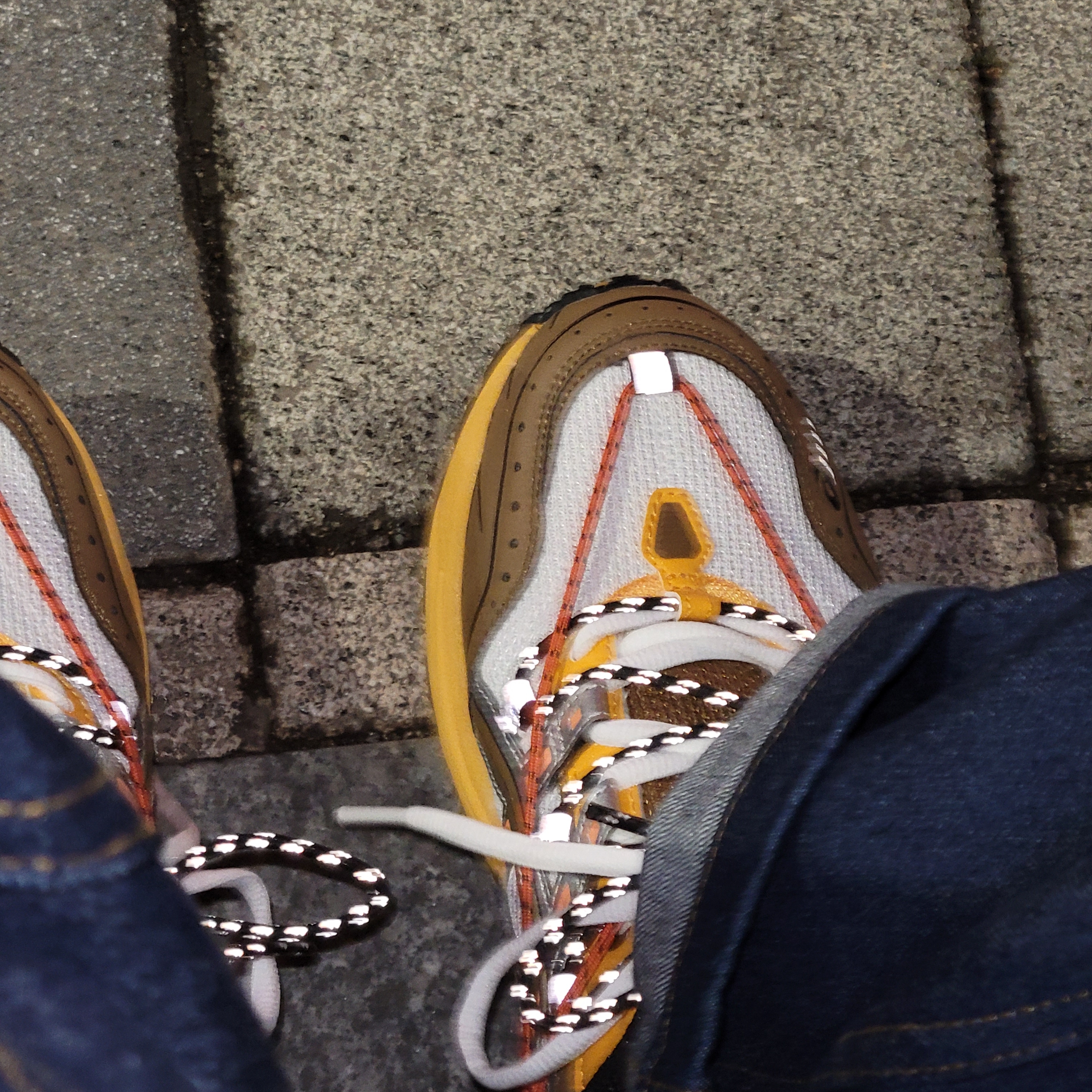 Asics x Andersson Bell Gel-1090 White Orange 착용 스타일