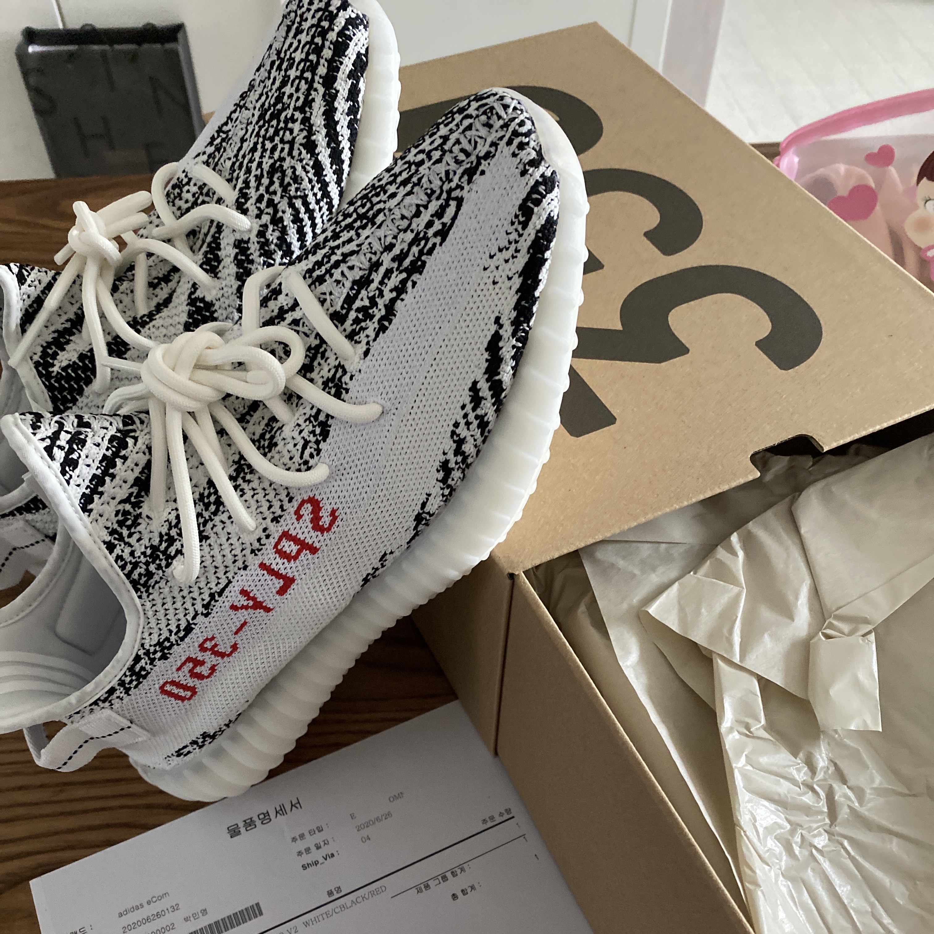 Adidas Yeezy Boost 350 V2 Zebra 2017/2019/2020 착용 스타일