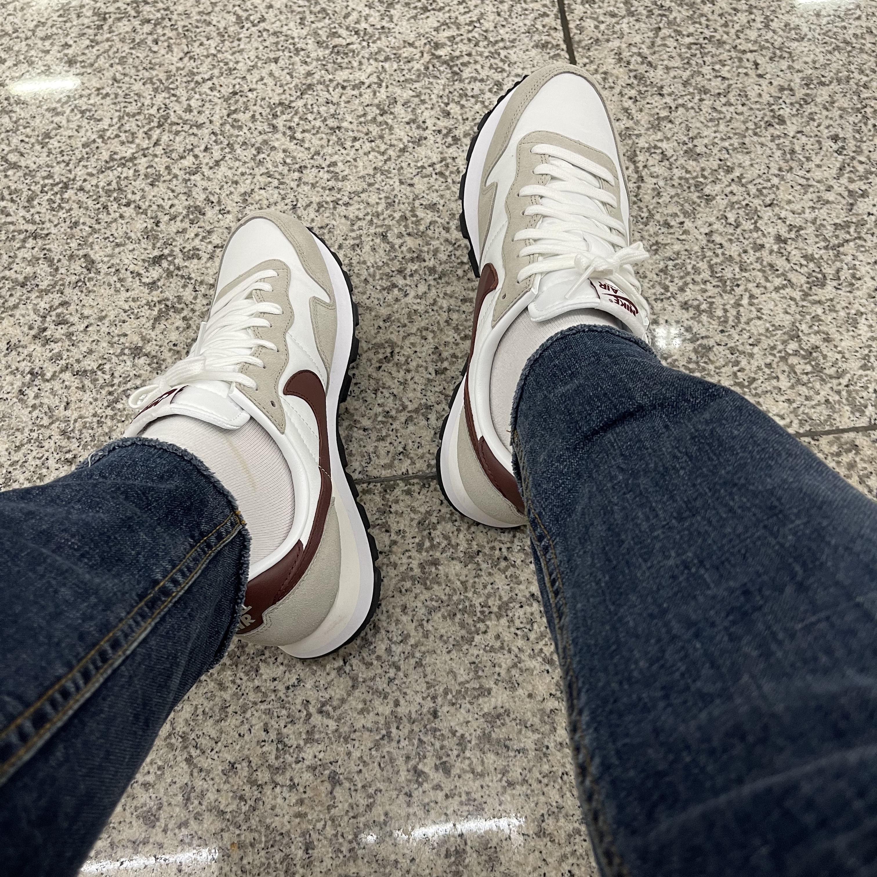 Nike Air Pegasus 83 Stone and Bronze Eclipse 착용 스타일