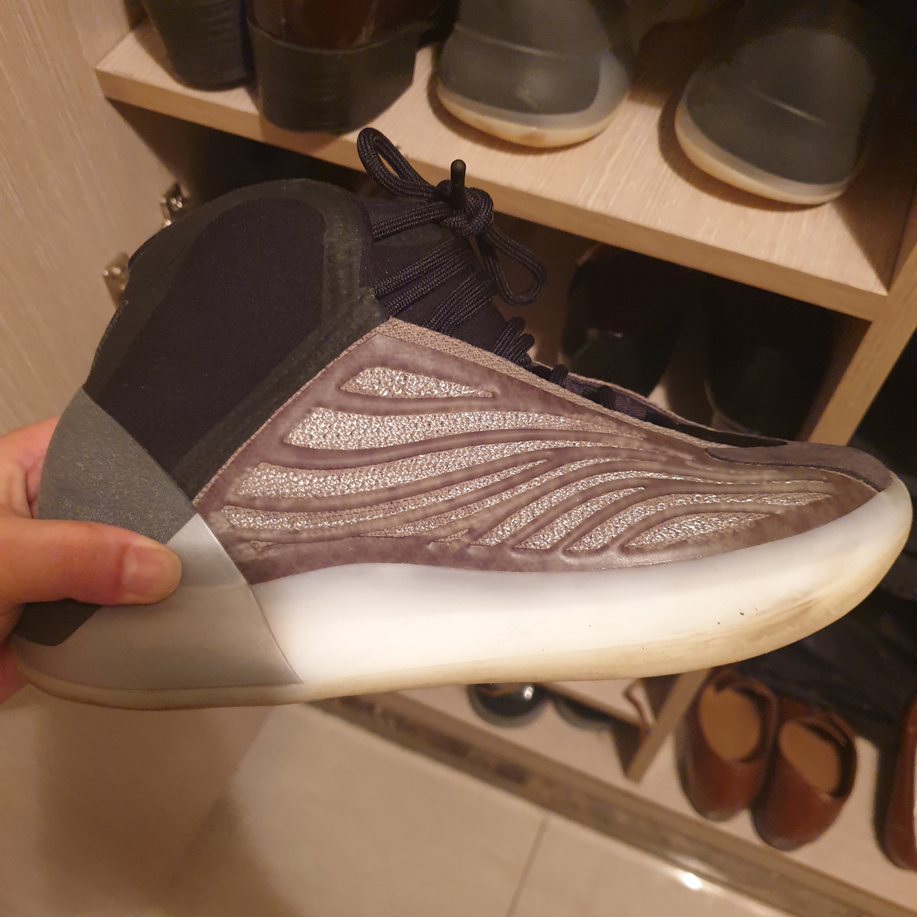 Adidas Yeezy QNTM Barium 착용 스타일 - 2