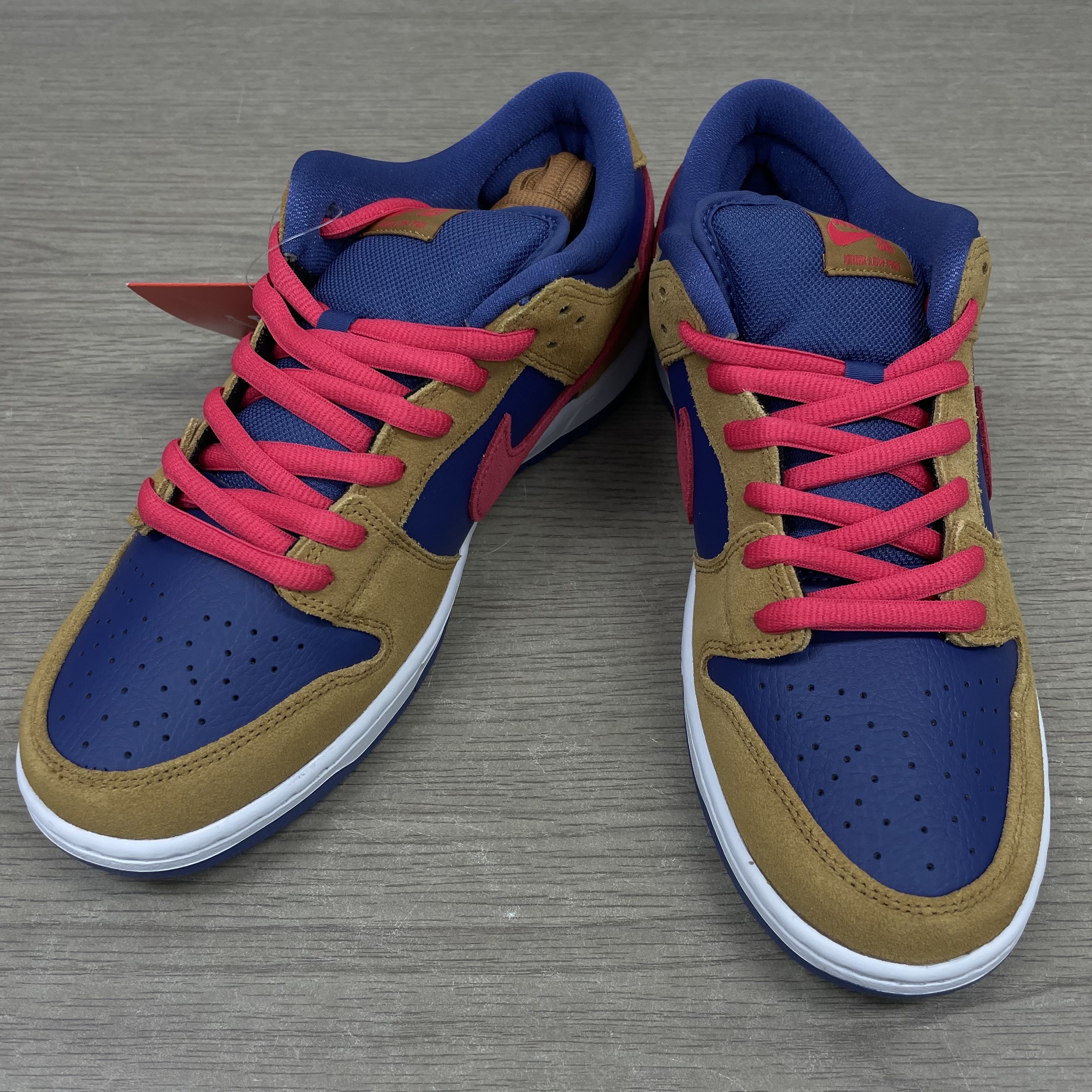 Nike SB Dunk Low Pro Wheat and Purple 착용 스타일 - 2