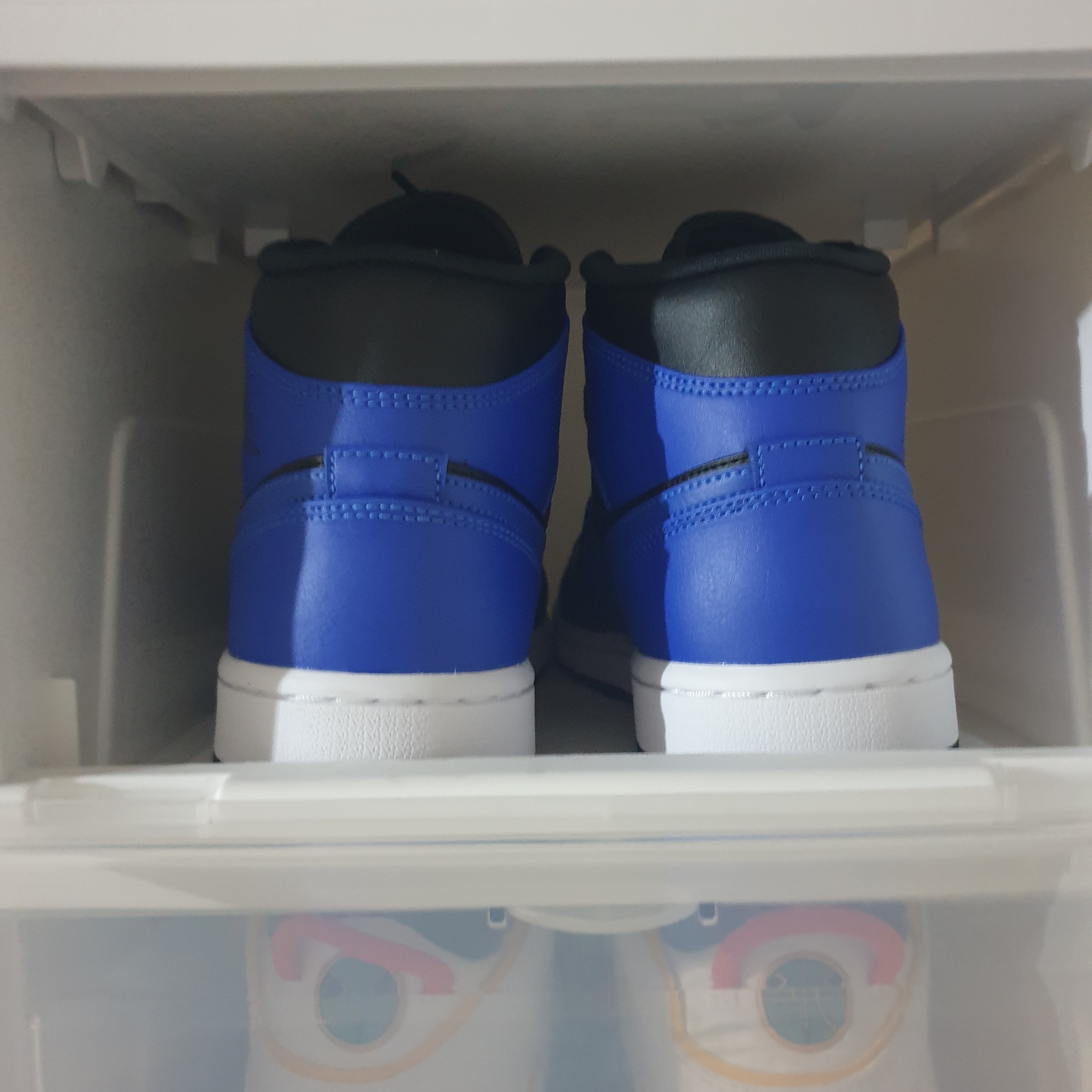 Jordan 1 Mid Black Hyper Royal 착용 스타일 - 2