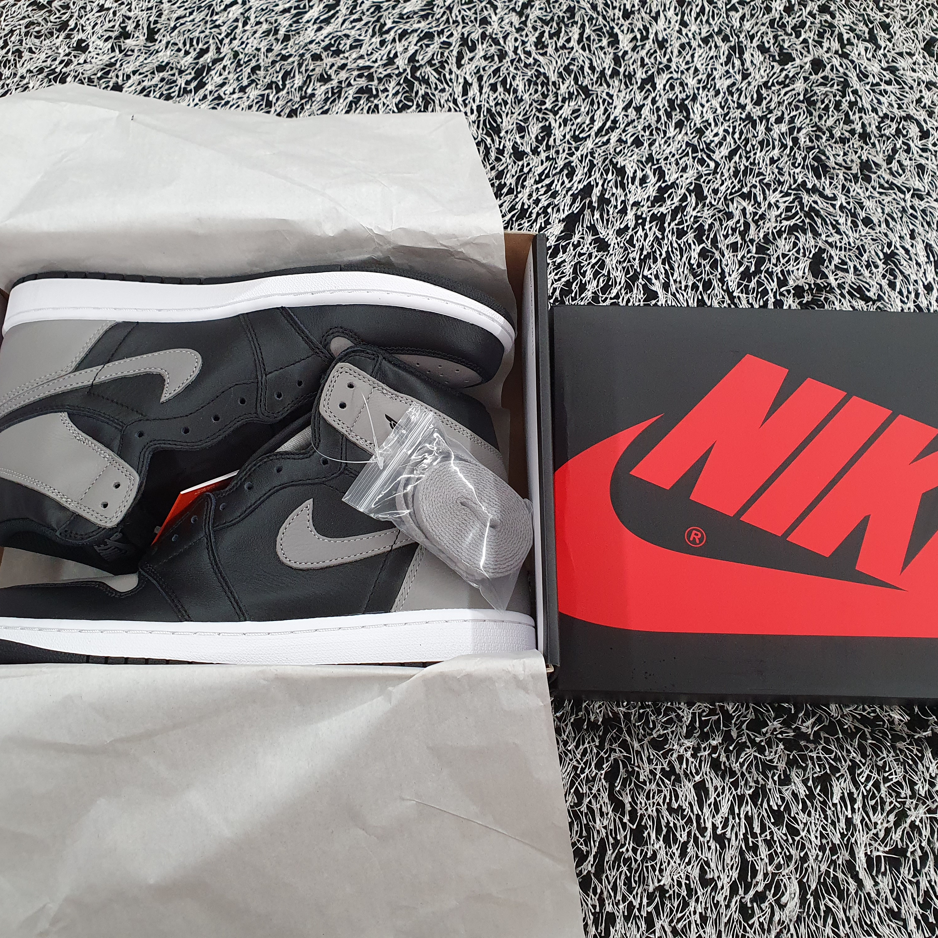 Nike x Off-White Air VaporMax V2 White, Jordan 1 Retro High OG Bred Toe 착용 스타일 - 3