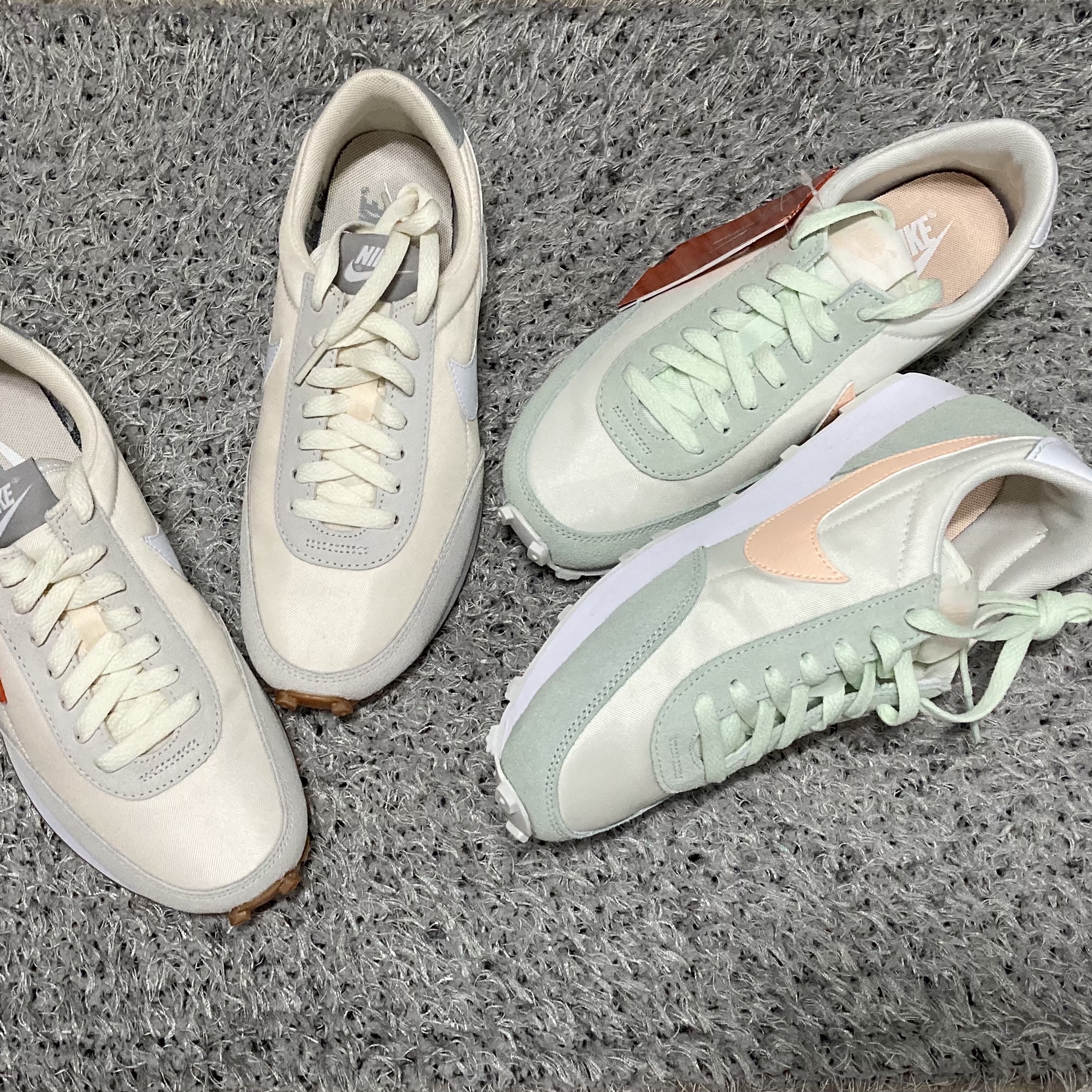 (W) Nike Daybreak Summit White, (W) Nike Daybreak Crimson Tint Barely Green 착용 스타일 - 3
