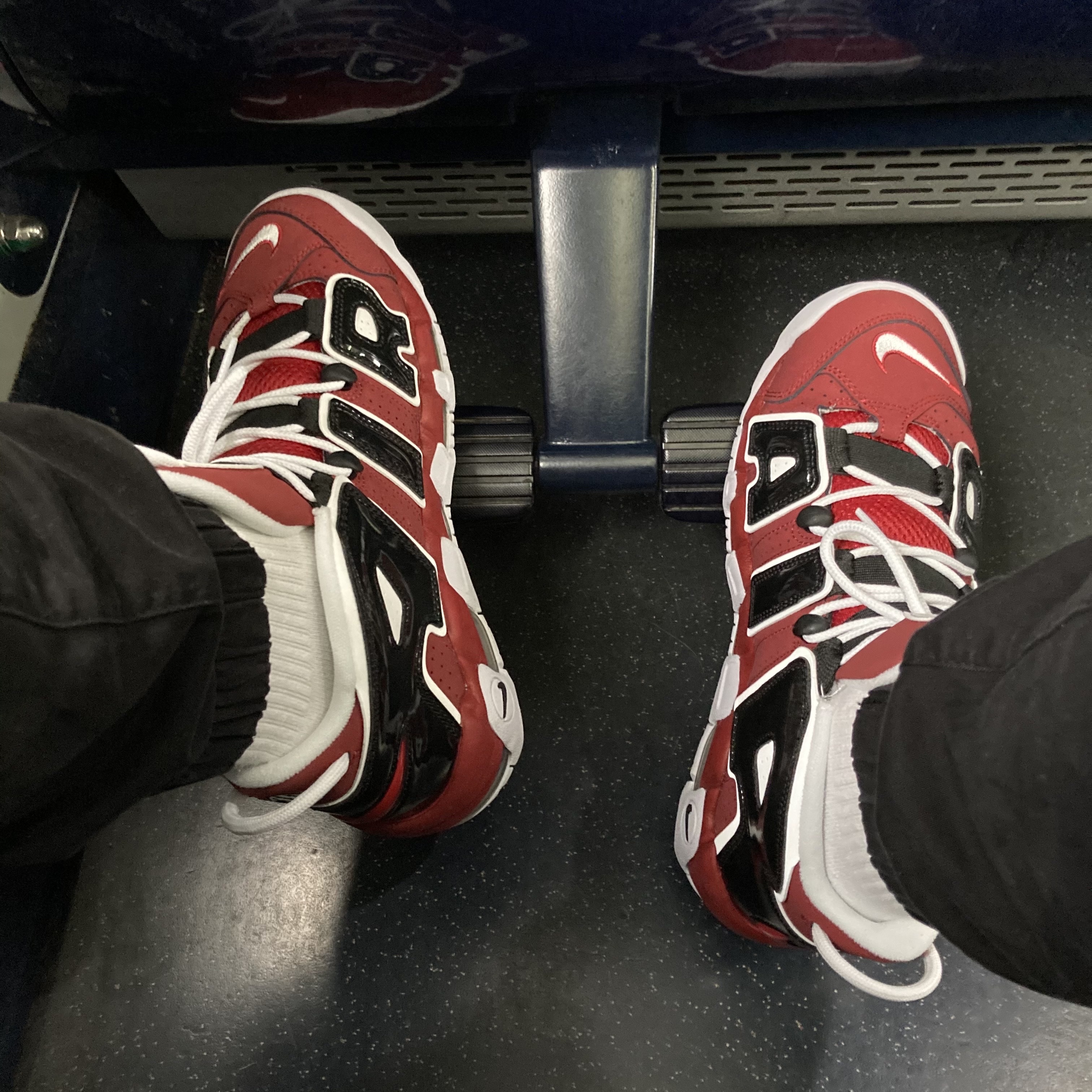 Nike Air More Uptempo 96 Bulls 2021, Jordan 6 Retro Carmine 2021 착용 스타일 - 2