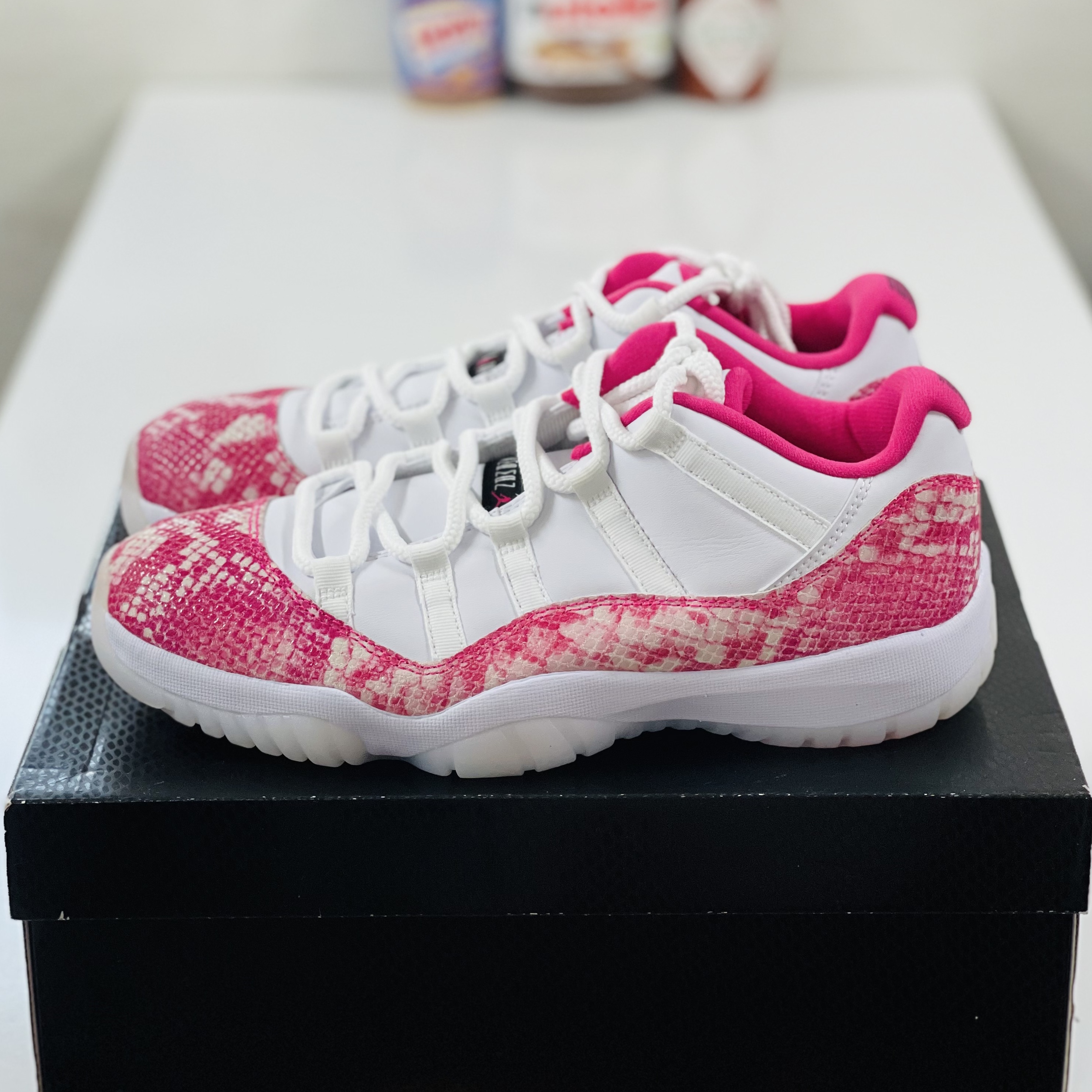 (W) Jordan 11 Retro Low Pink Snakeskin 2019 착용 스타일 - 2