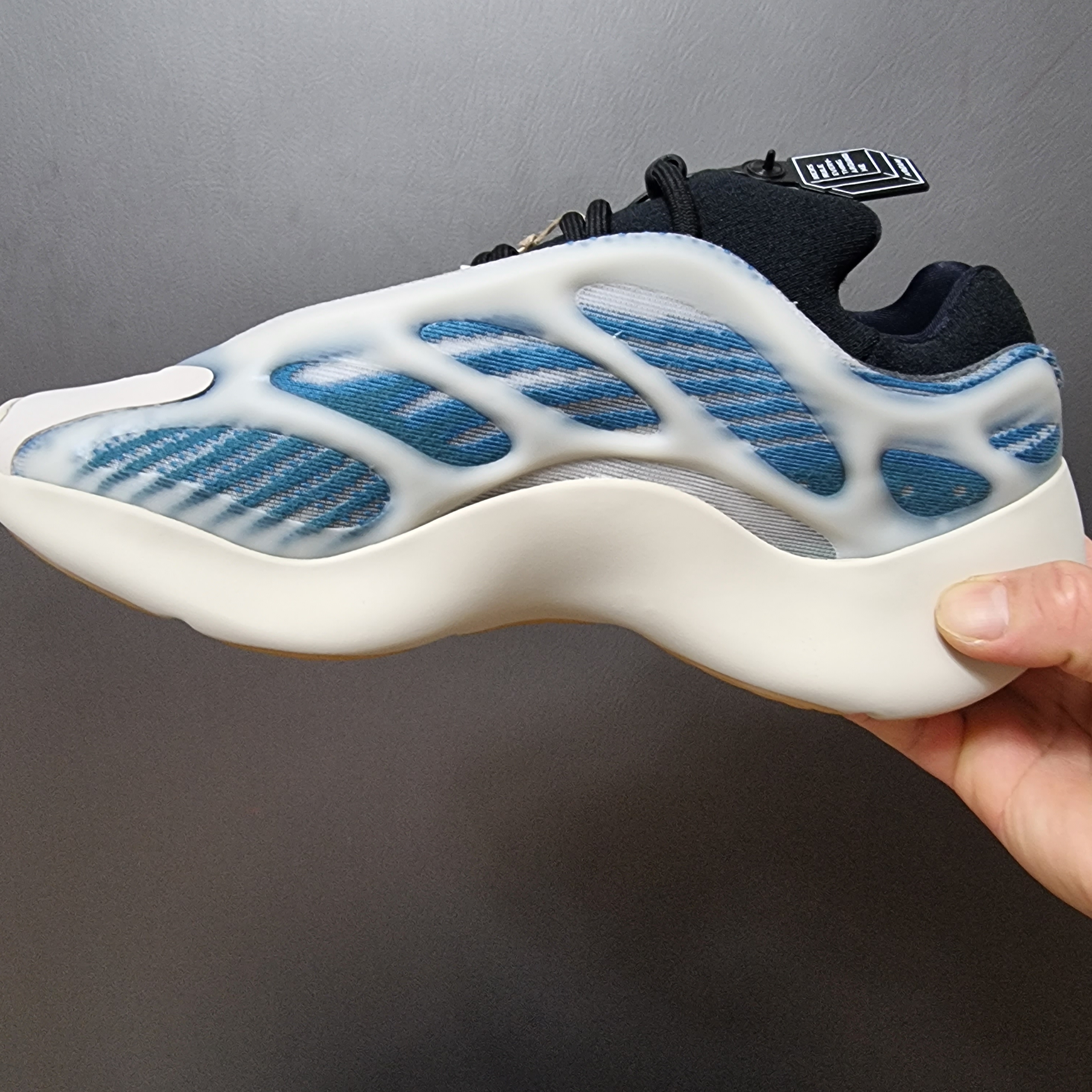 Jordan 1 Mid SE ASW Black, Adidas Yeezy 700 V3 Kyanite 착용 스타일 - 4