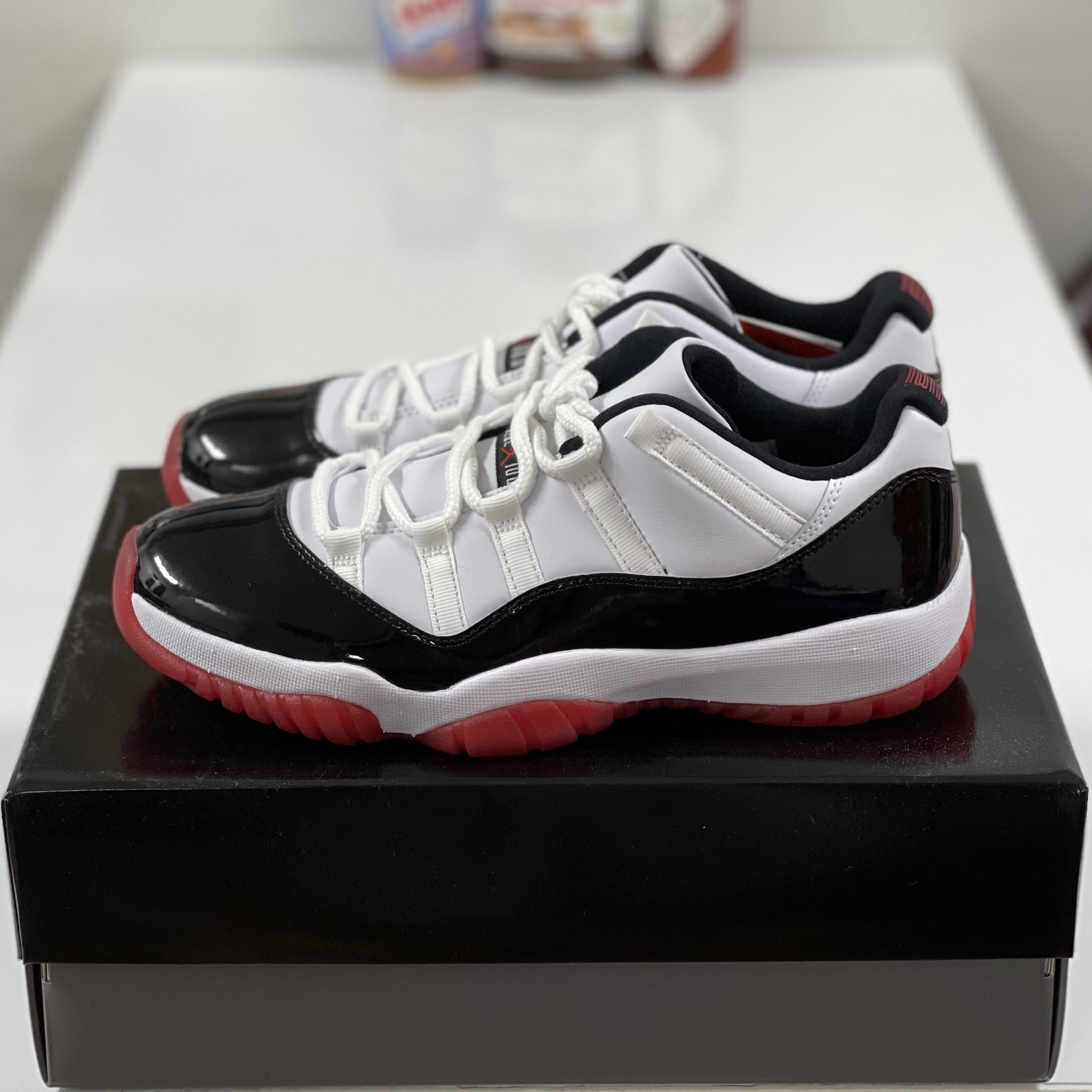 Jordan 11 Retro Low Concord Bred 착용 스타일 - 2