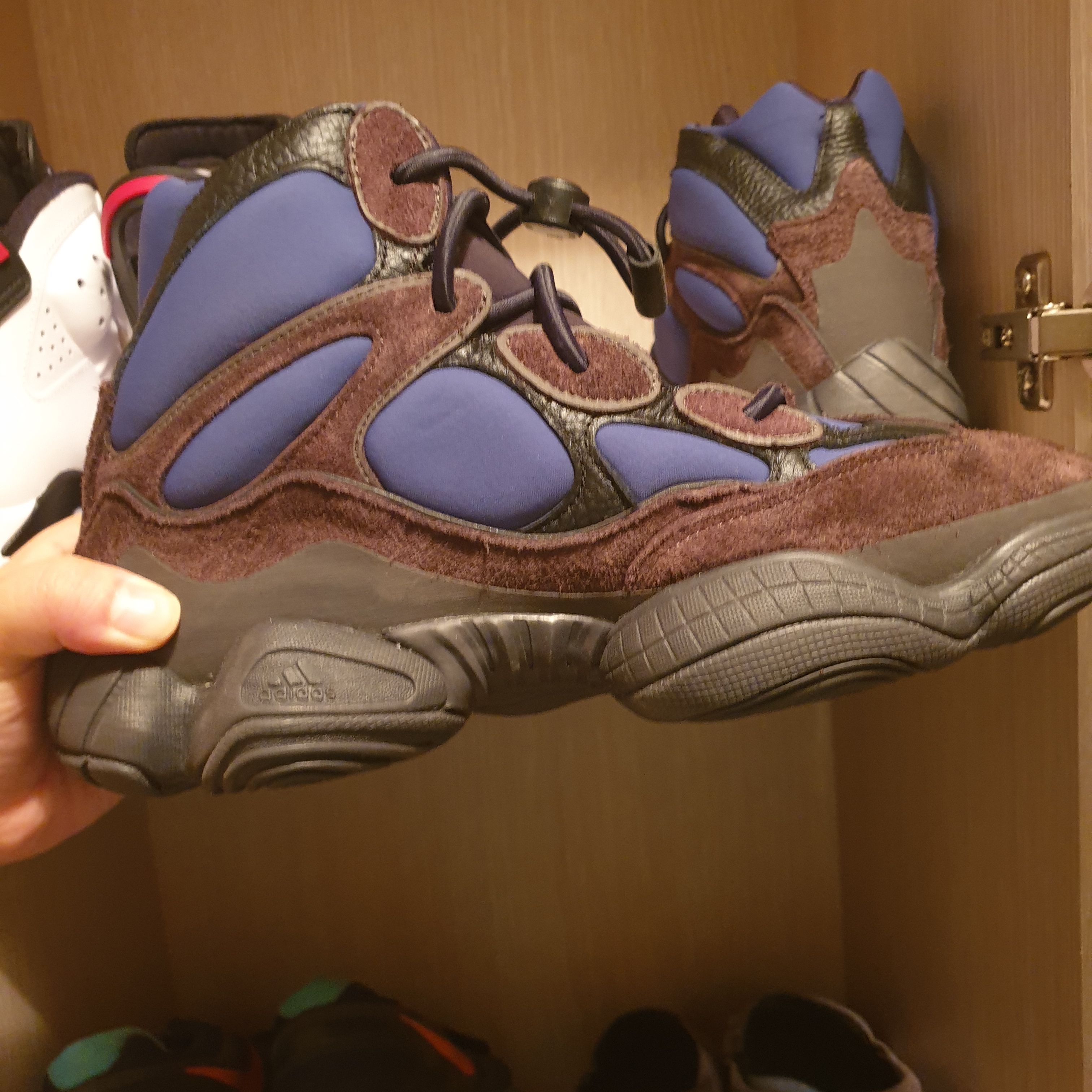 Adidas Yeezy 500 High Tyrian 착용 스타일 - 2