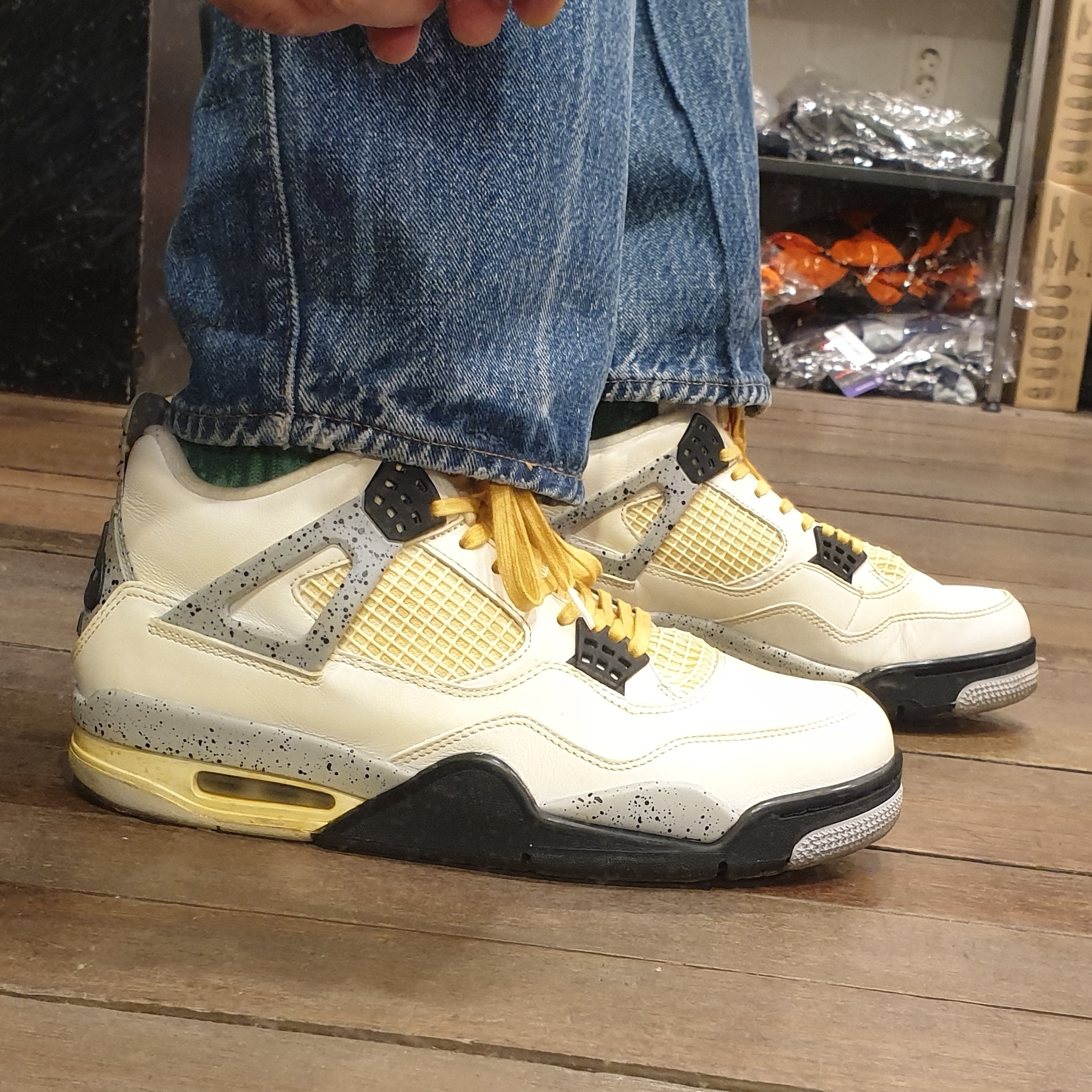 Jordan 4 Retro OG White Cement 2016 착용 스타일 - 1