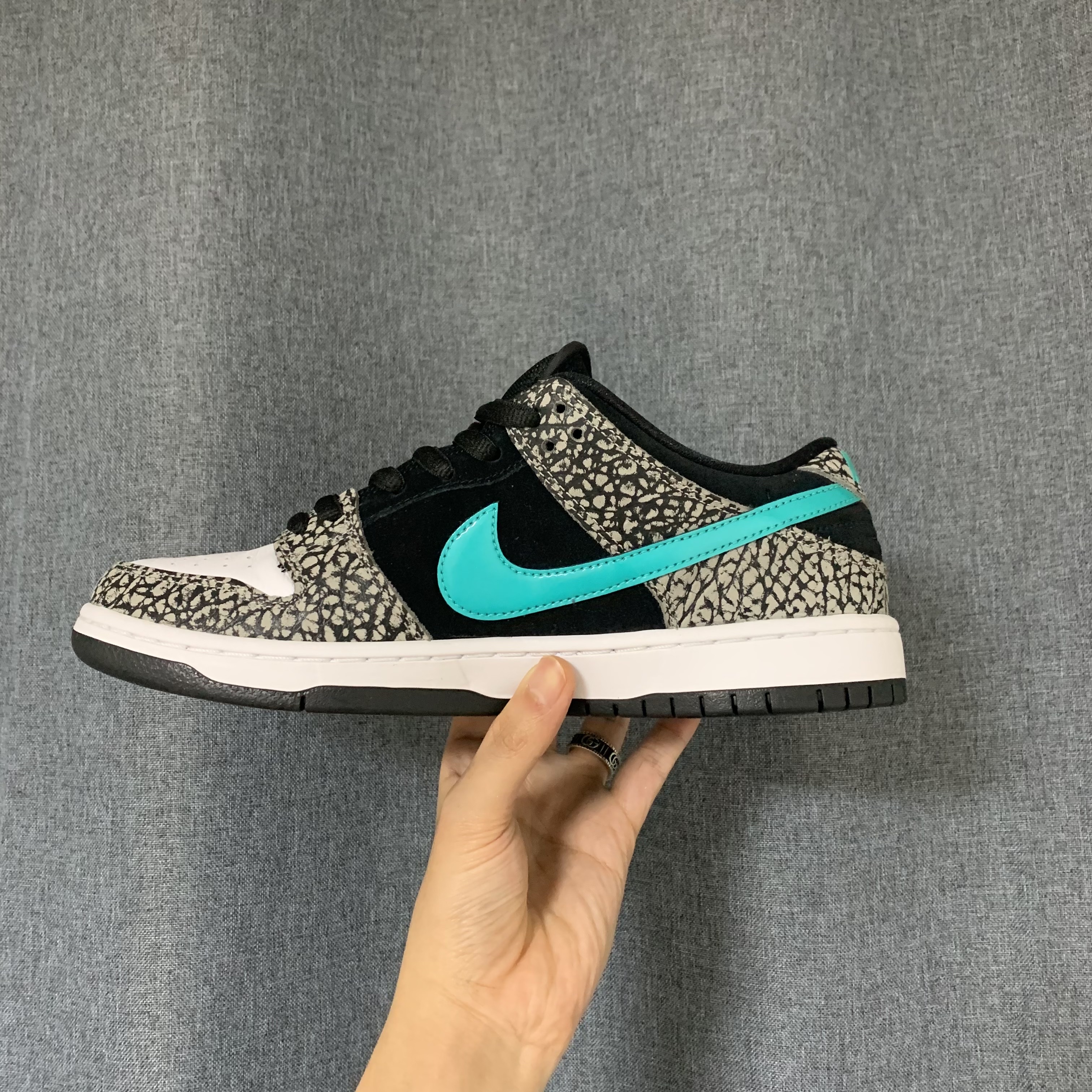 Nike SB Dunk Low Pro Clear Jade 착용 스타일