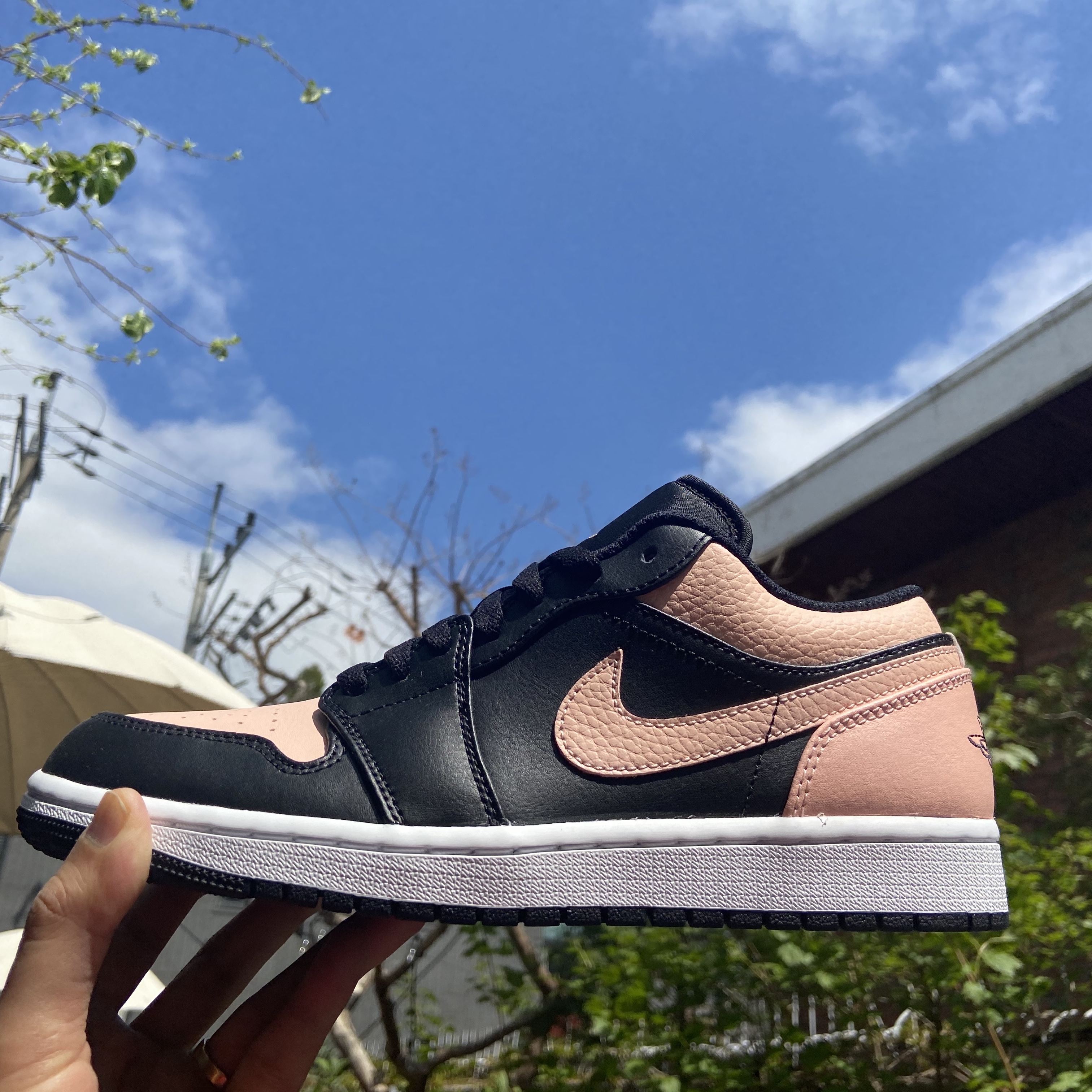 Jordan 1 Low Crimson Tint 착용 스타일 - 1