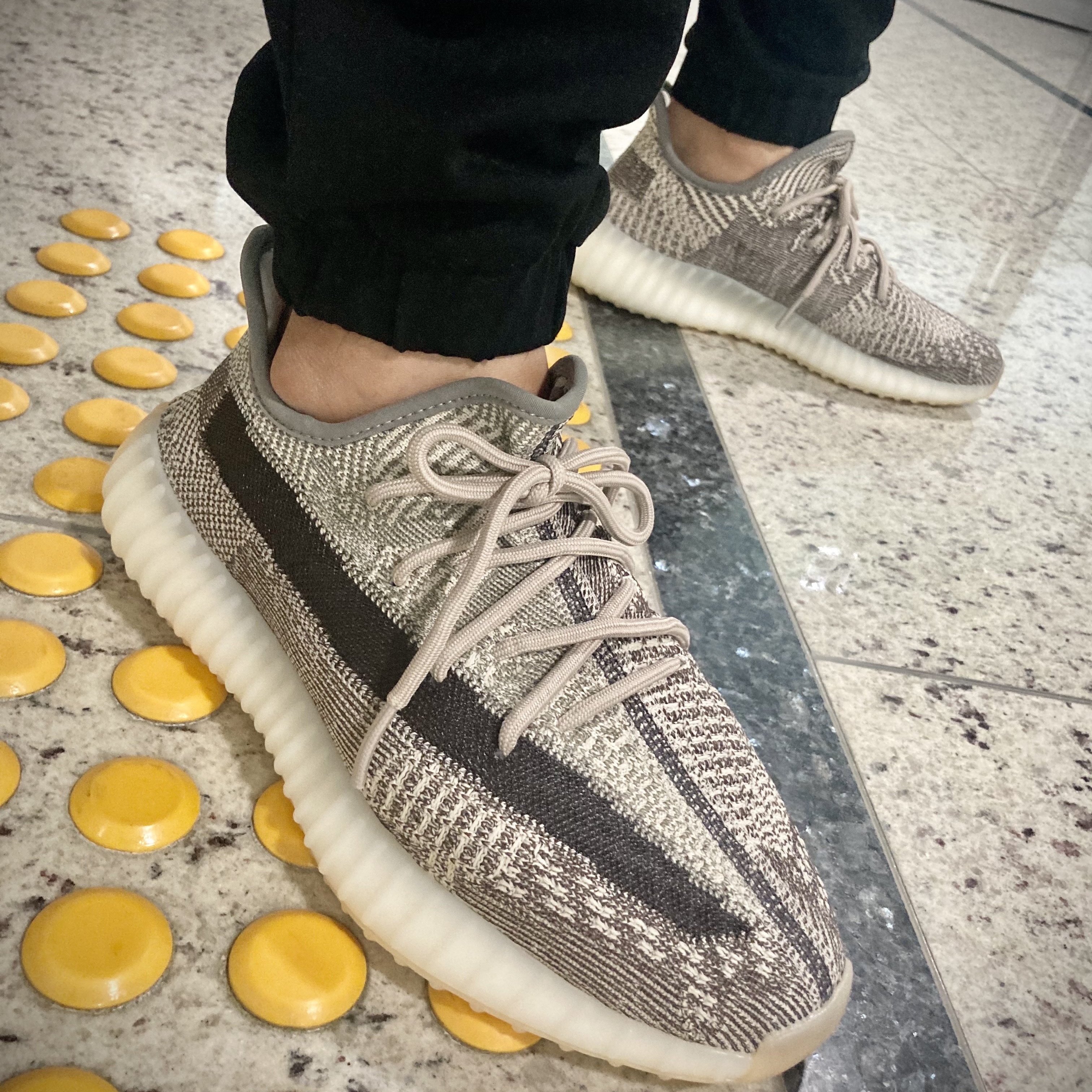 Adidas Yeezy Boost 350 V2 Zyon 착용 스타일