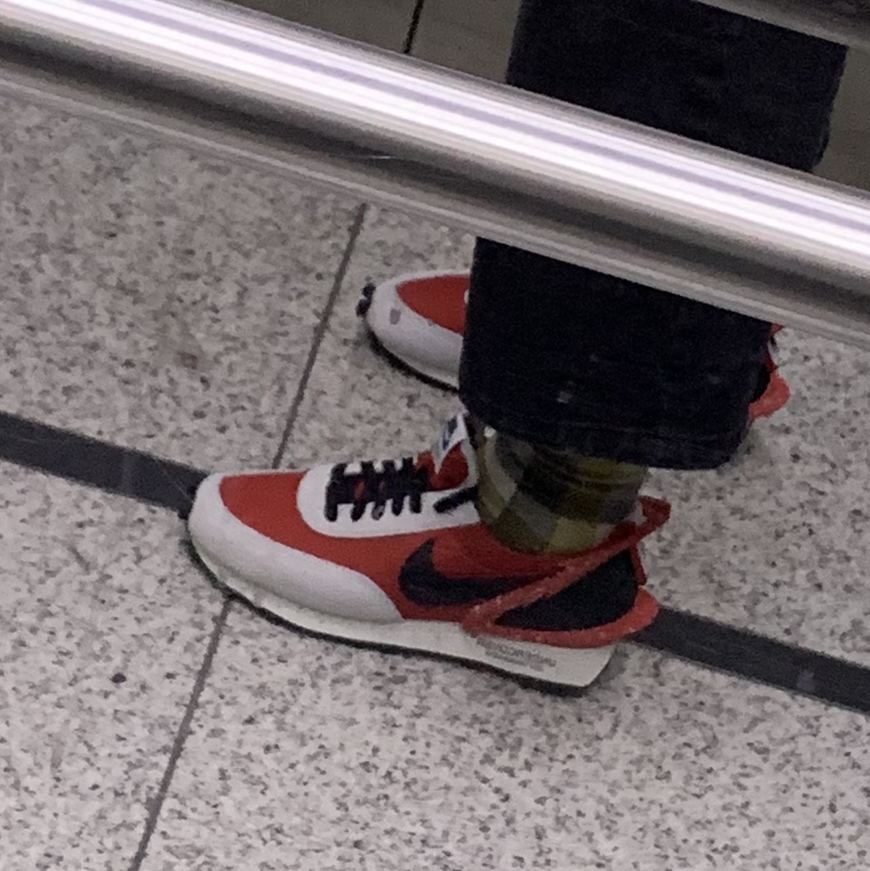 (W) Nike x Undercover Daybreak University Red 착용 스타일 - 2