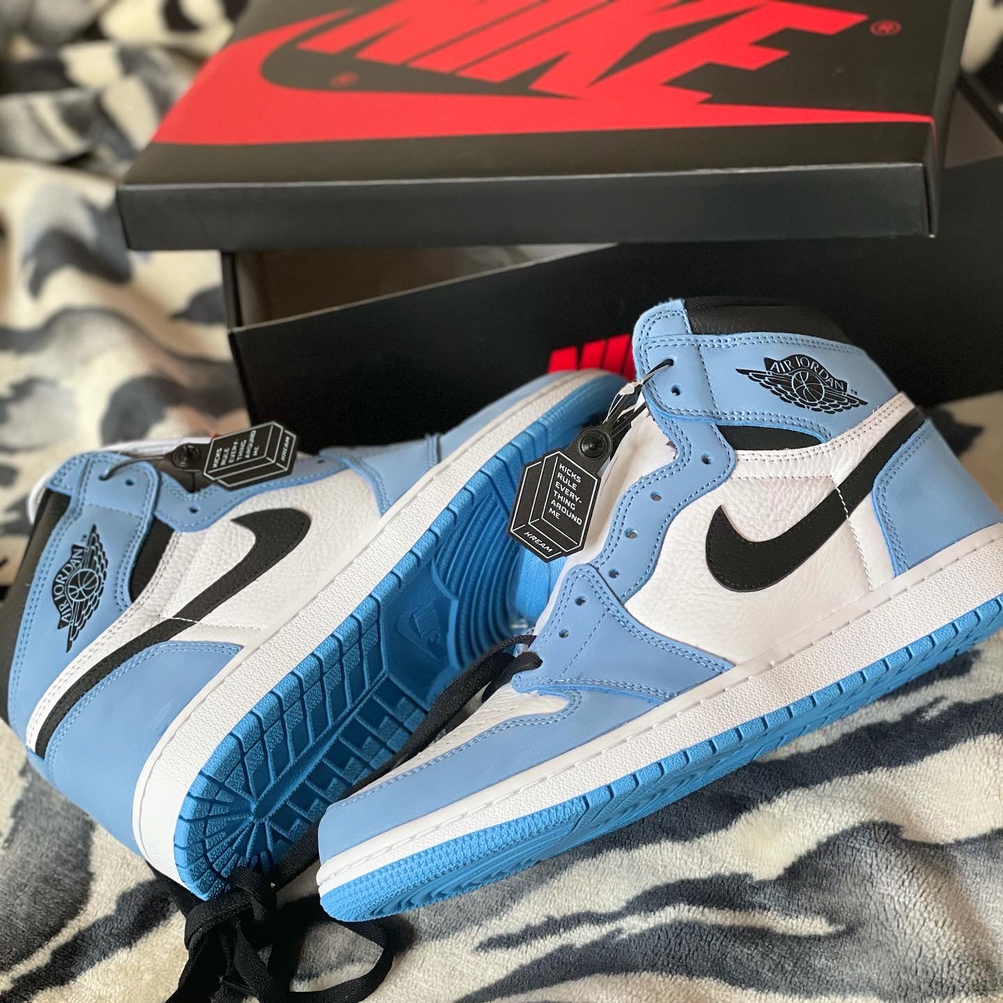 Jordan 1 Retro High OG University Blue 착용 스타일