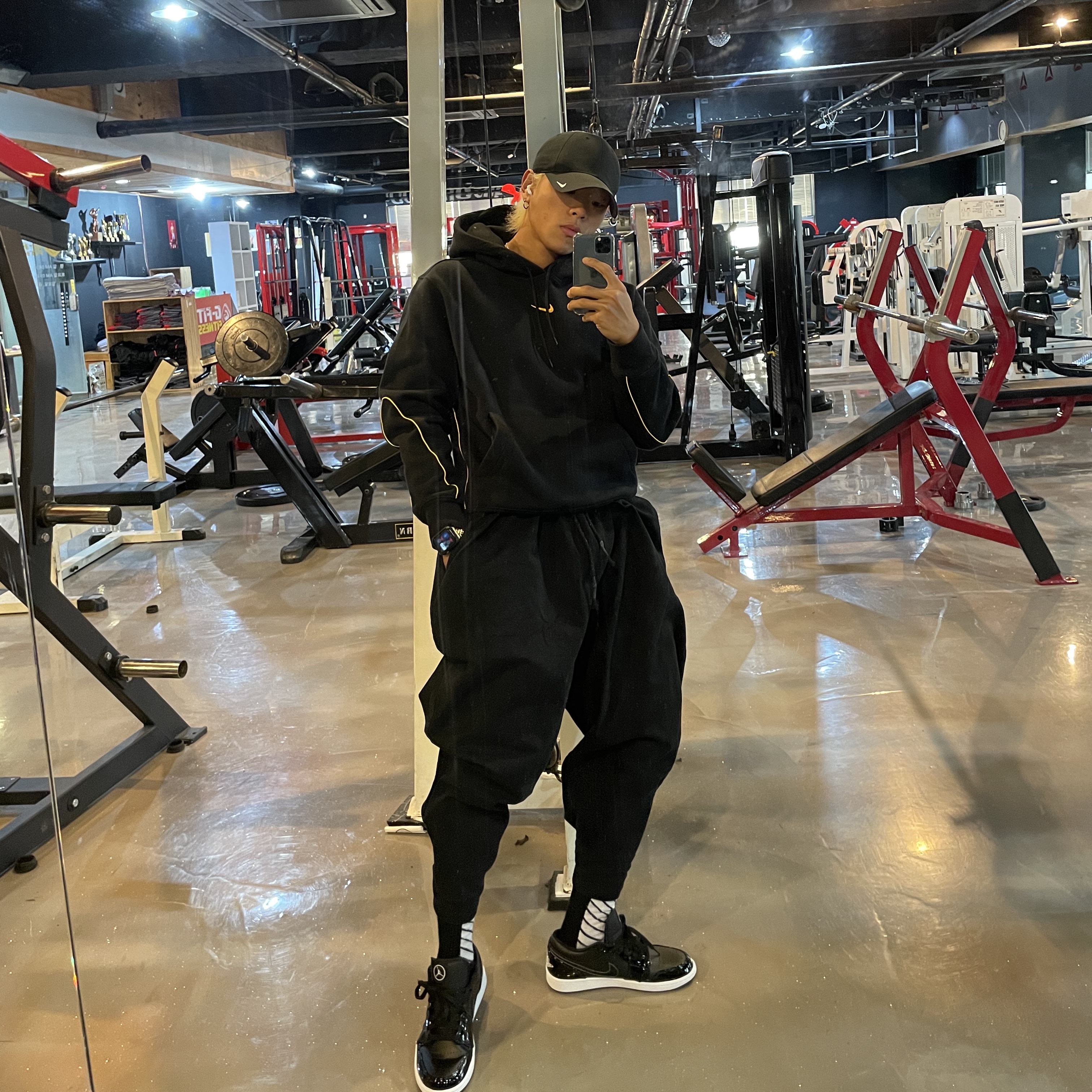 Nike x Drake Nocta Essential Hoodie Black - Asia, Jordan 1 Low SE ASW Black 착용 스타일