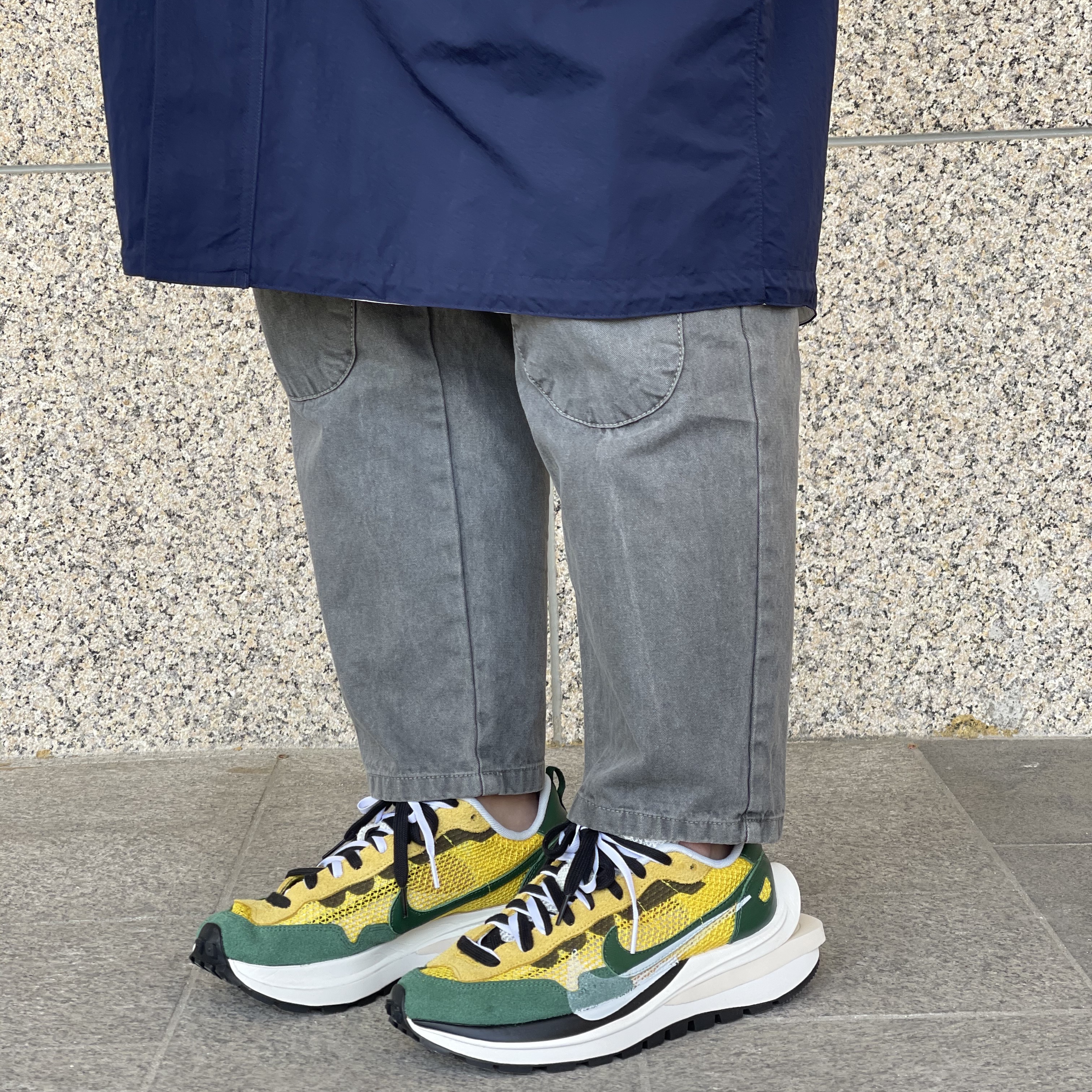 Nike x Sacai VaporWaffle Tour Yellow & Gorge Green Sail, Nike x Kim Jones Reversible Parka Navy - Asia 착용 스타일 - 3