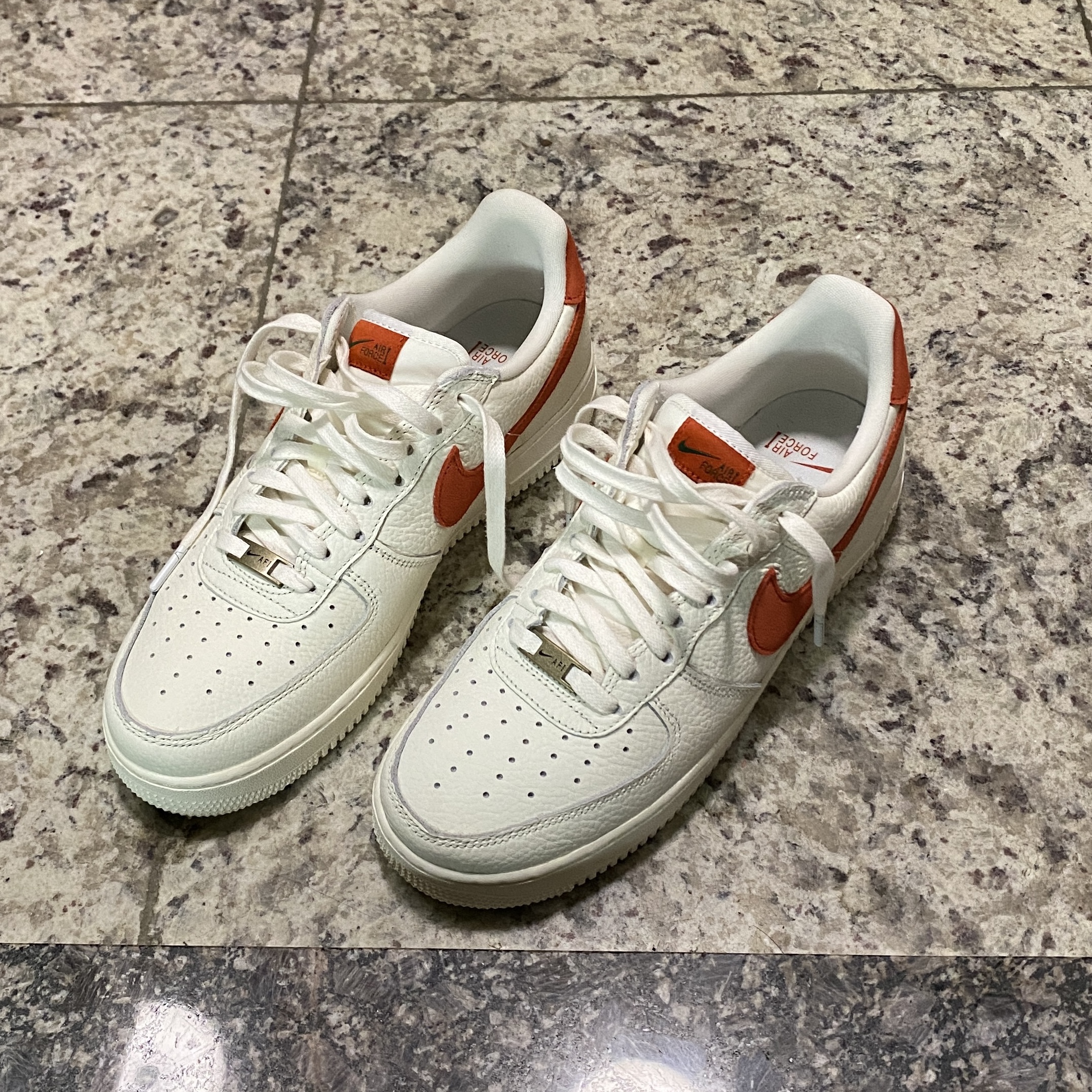Nike Air Force 1 '07 Craft Mantra Orange 착용 스타일 - 1