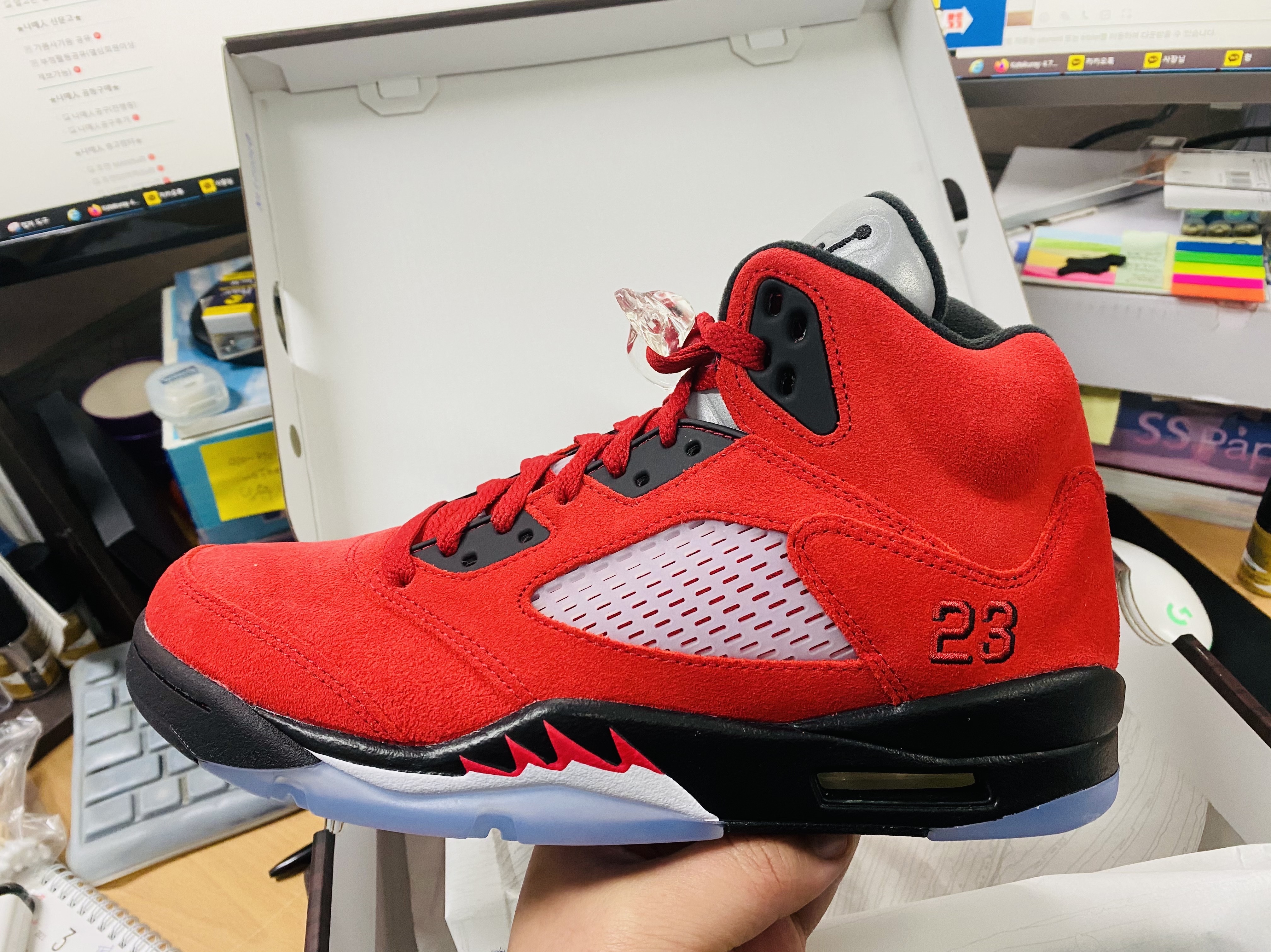 Jordan 5 Retro Toro Bravo 착용 스타일