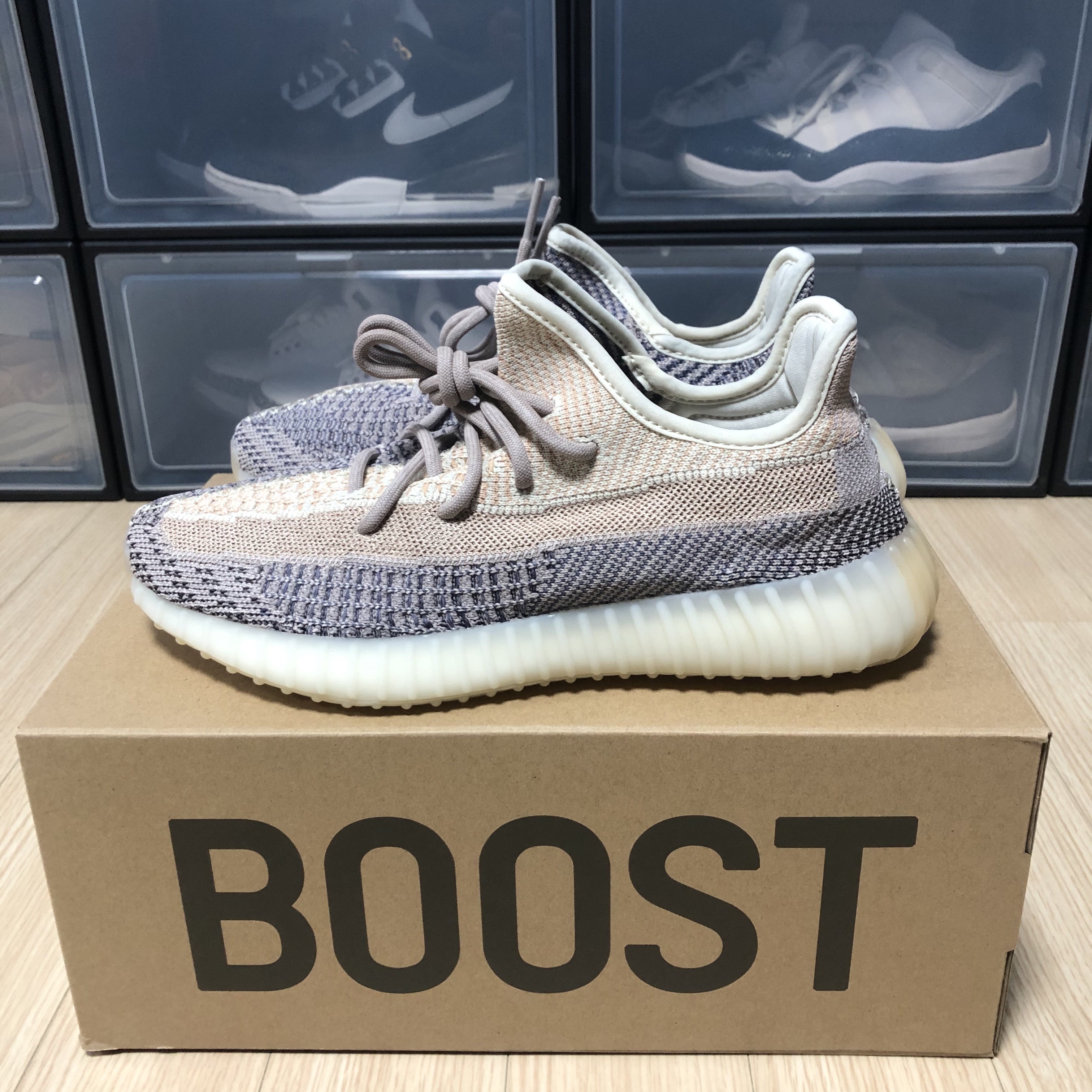 Adidas Yeezy Boost 350 V2 Ash Pearl 착용 스타일 - 1