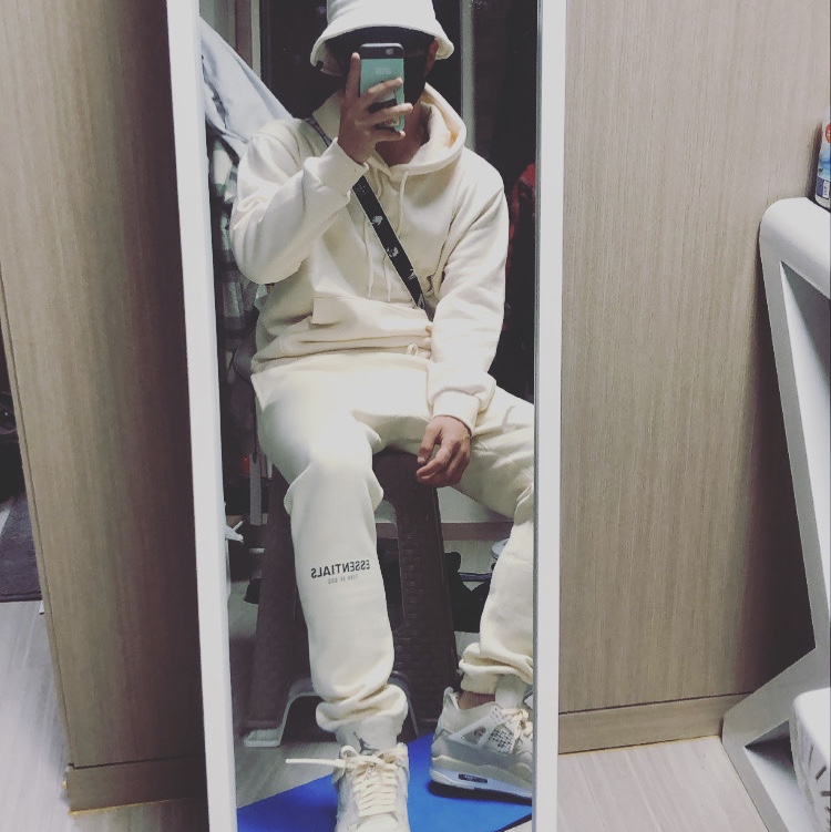 (W) Jordan 4 x Off-White Retro SP Sail, Off-White x Amore Pacific Protection Box (Without Cosmetics) 착용 스타일