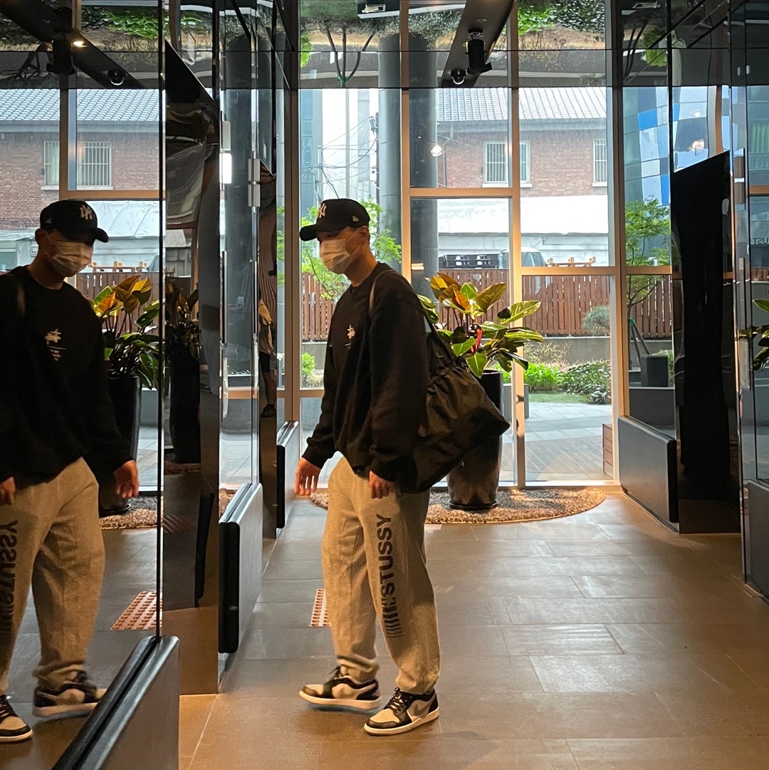 Jordan 1 Low Black Light Smoke Grey 착용 스타일