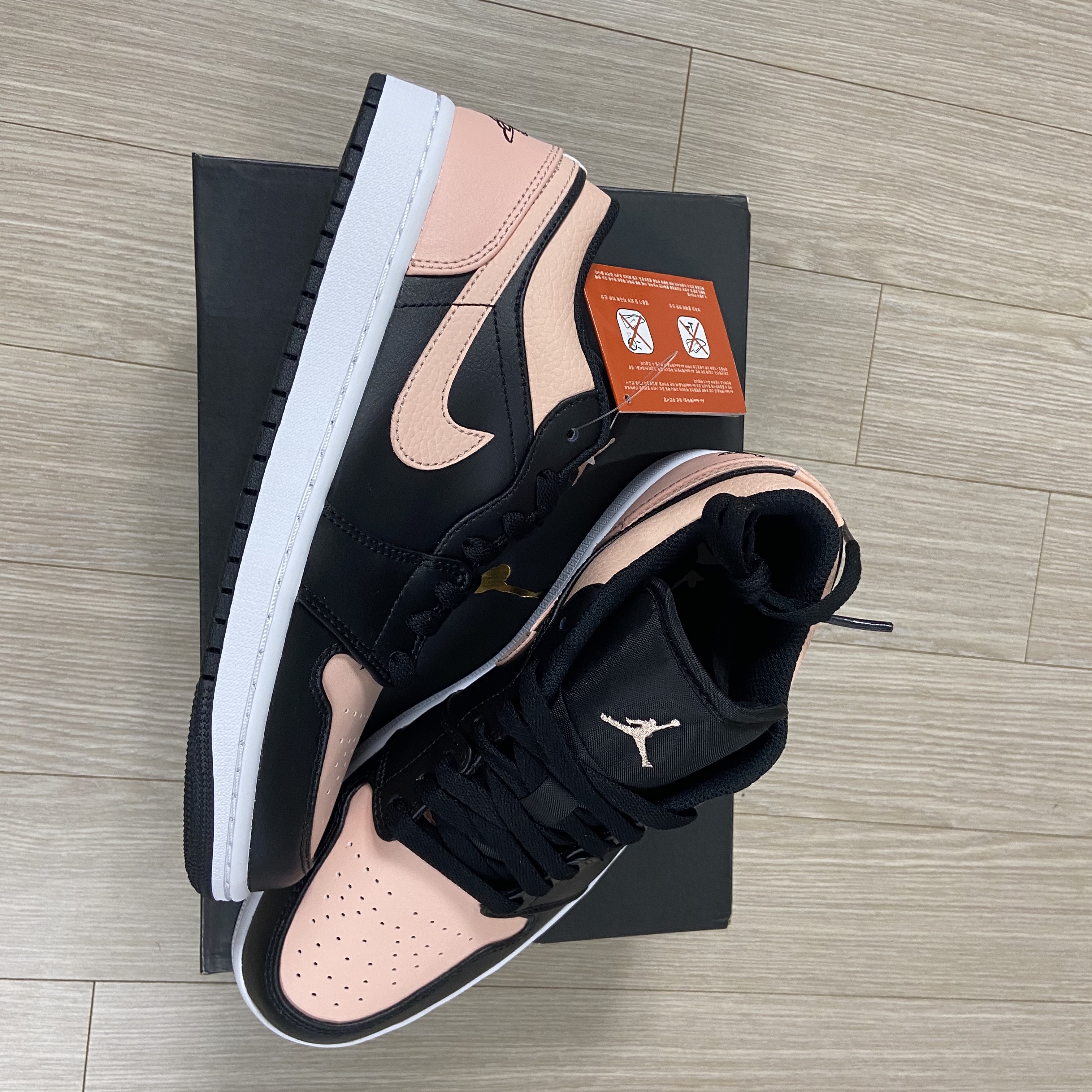 Jordan 1 Low Crimson Tint 착용 스타일 - 2