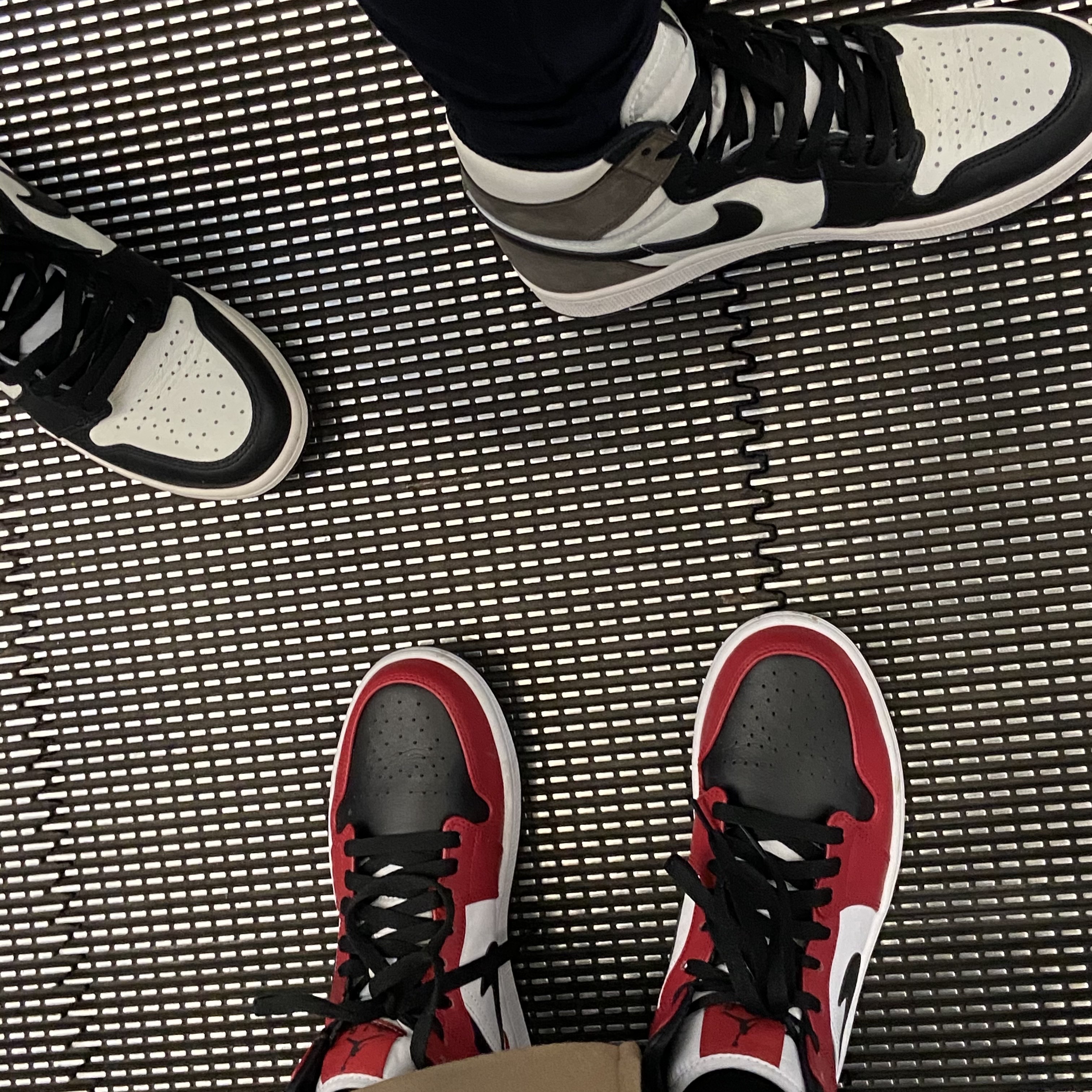 Jordan 1 Mid Chicago Black Toe, Jordan 1 Retro High OG Black Mocha 착용 스타일 - 3