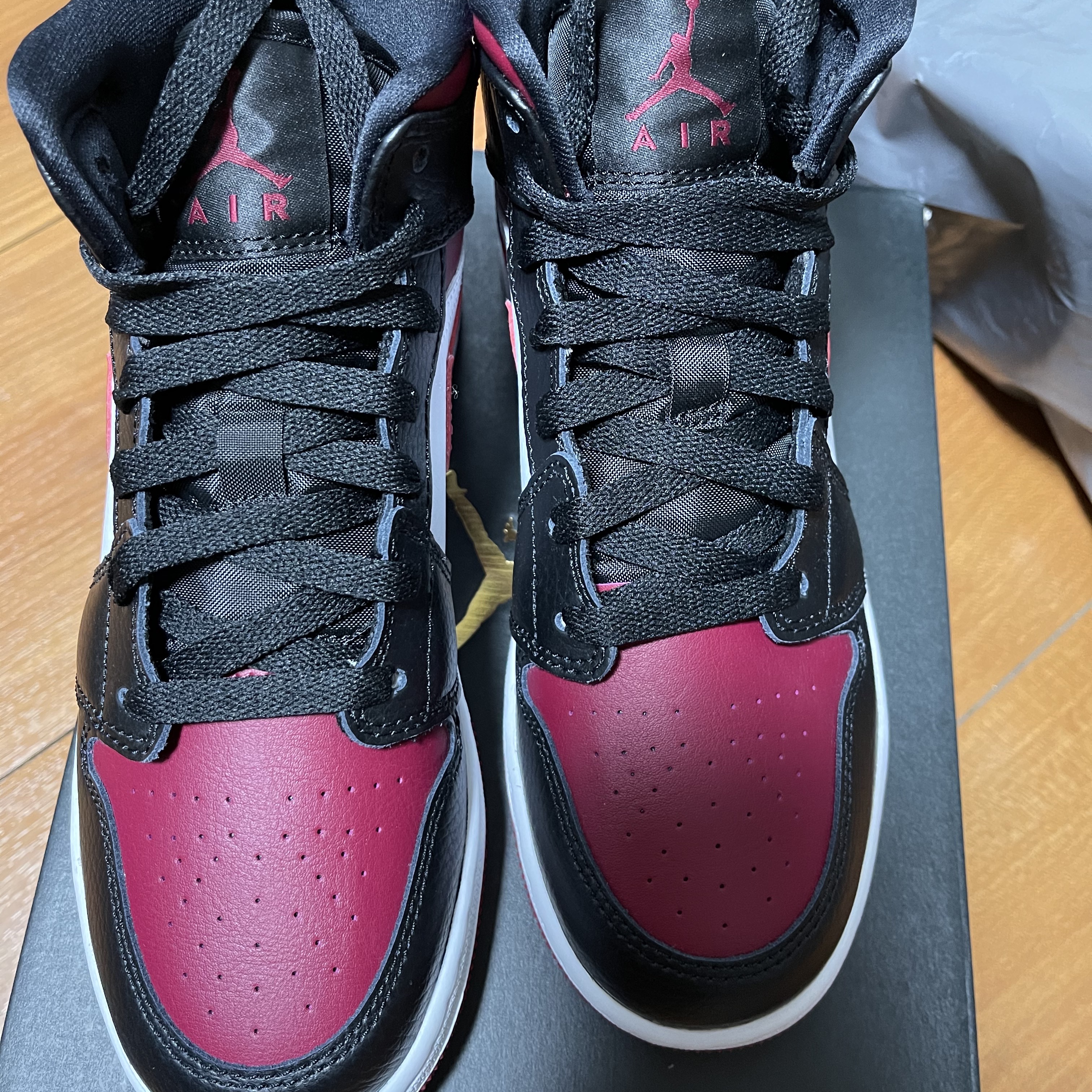 (GS) Jordan 1 Mid Noble Red 착용 스타일 - 1