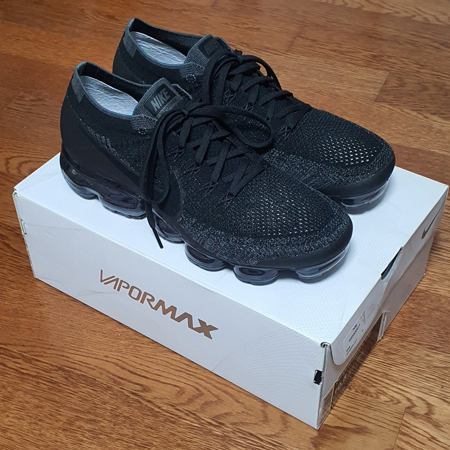 Nike Air Vapormax Flyknit Black Dark Grey 착용 스타일