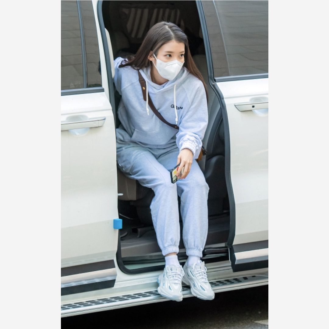 Adidas Ozweego Celox Cloud White 착용 스타일 - 2