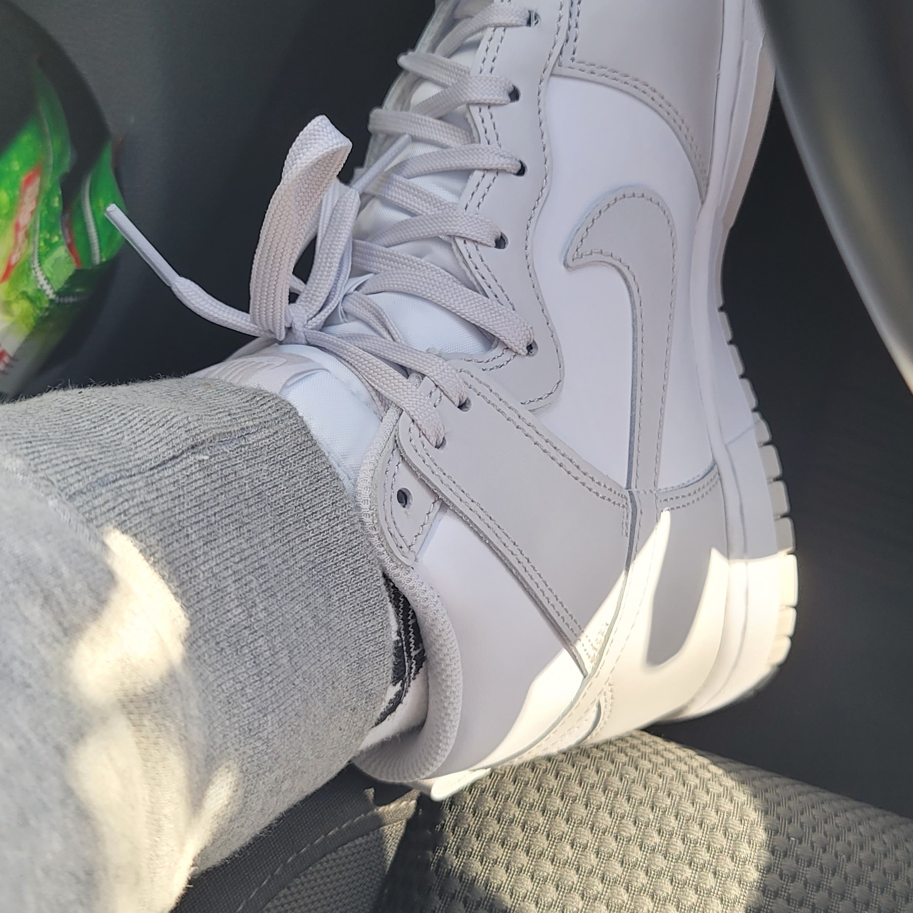 Nike Dunk High Retro Vast Grey 착용 스타일 - 2