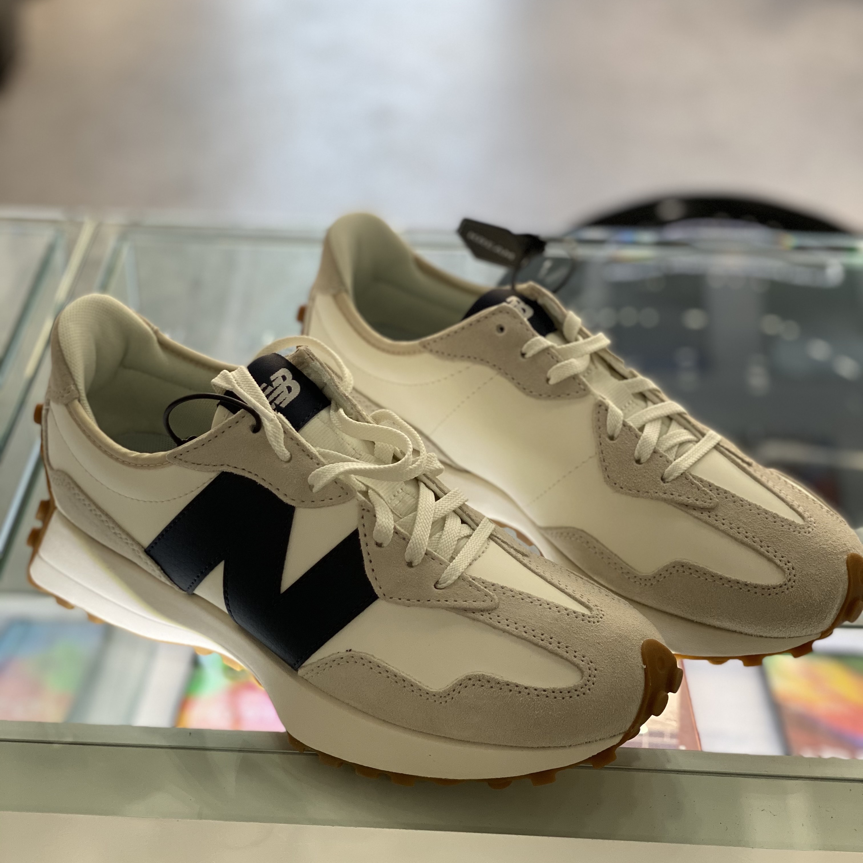 (W) New Balance 327 Beige Gum 착용 스타일