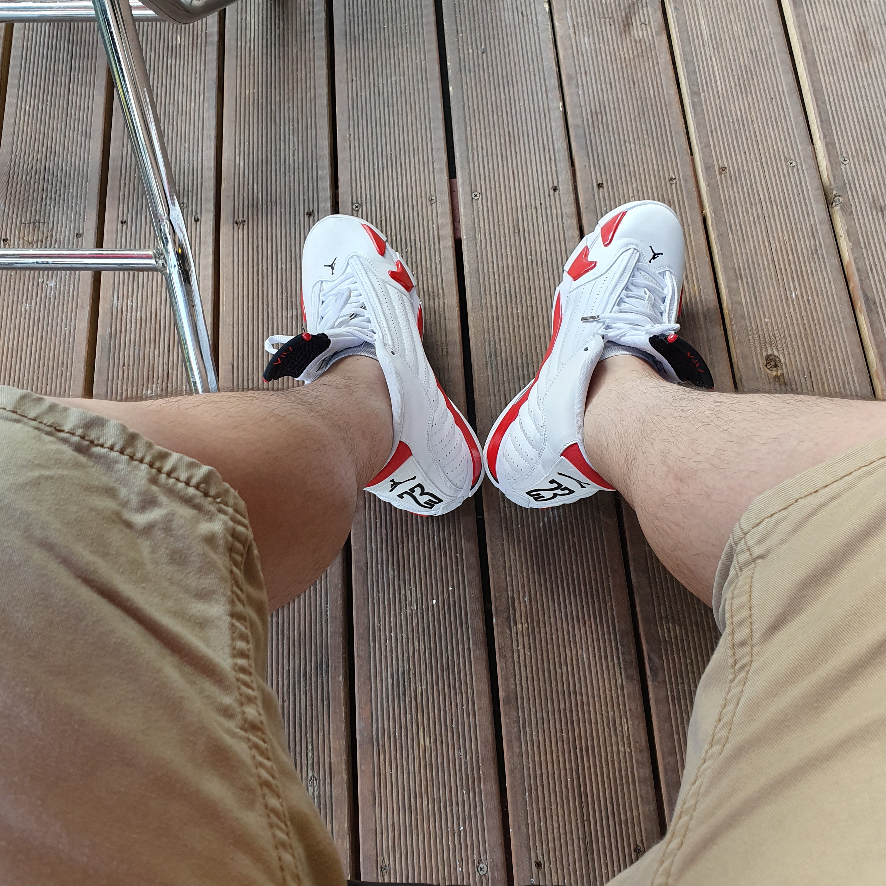 Jordan 14 Retro Candy Cane 착용 스타일