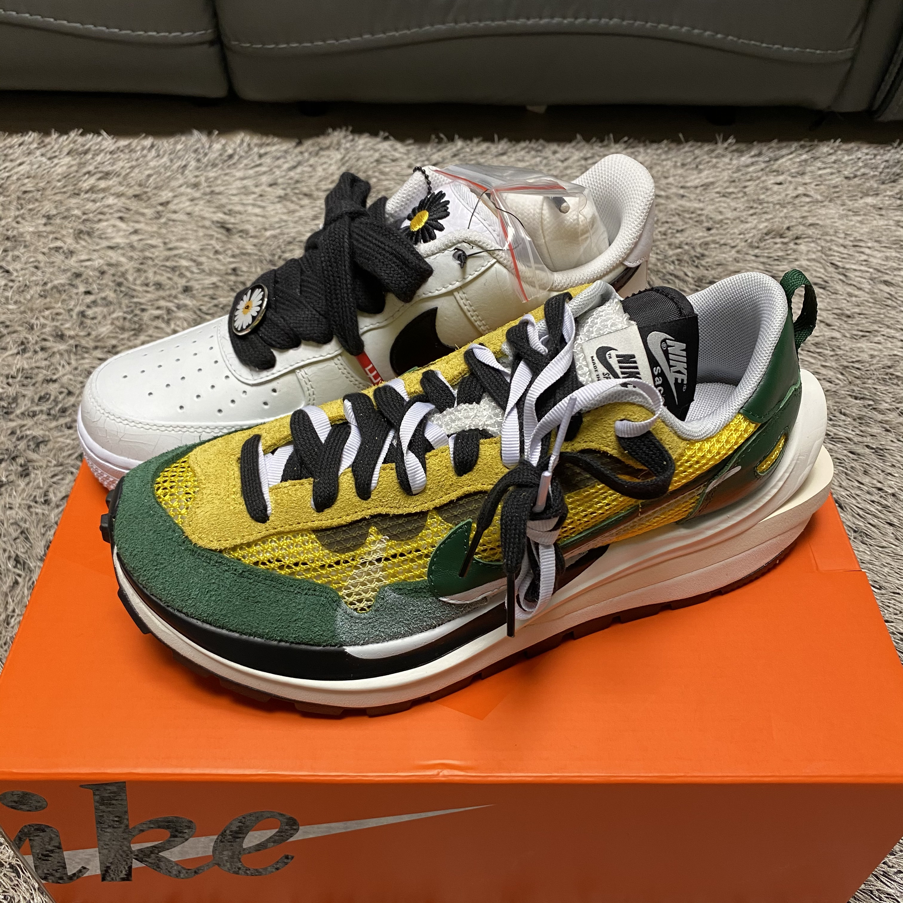 Nike x Sacai VaporWaffle Tour Yellow & Gorge Green Sail, Nike x Peaceminusone Air Force 1 Low Para-Noise 2.0 착용 스타일
