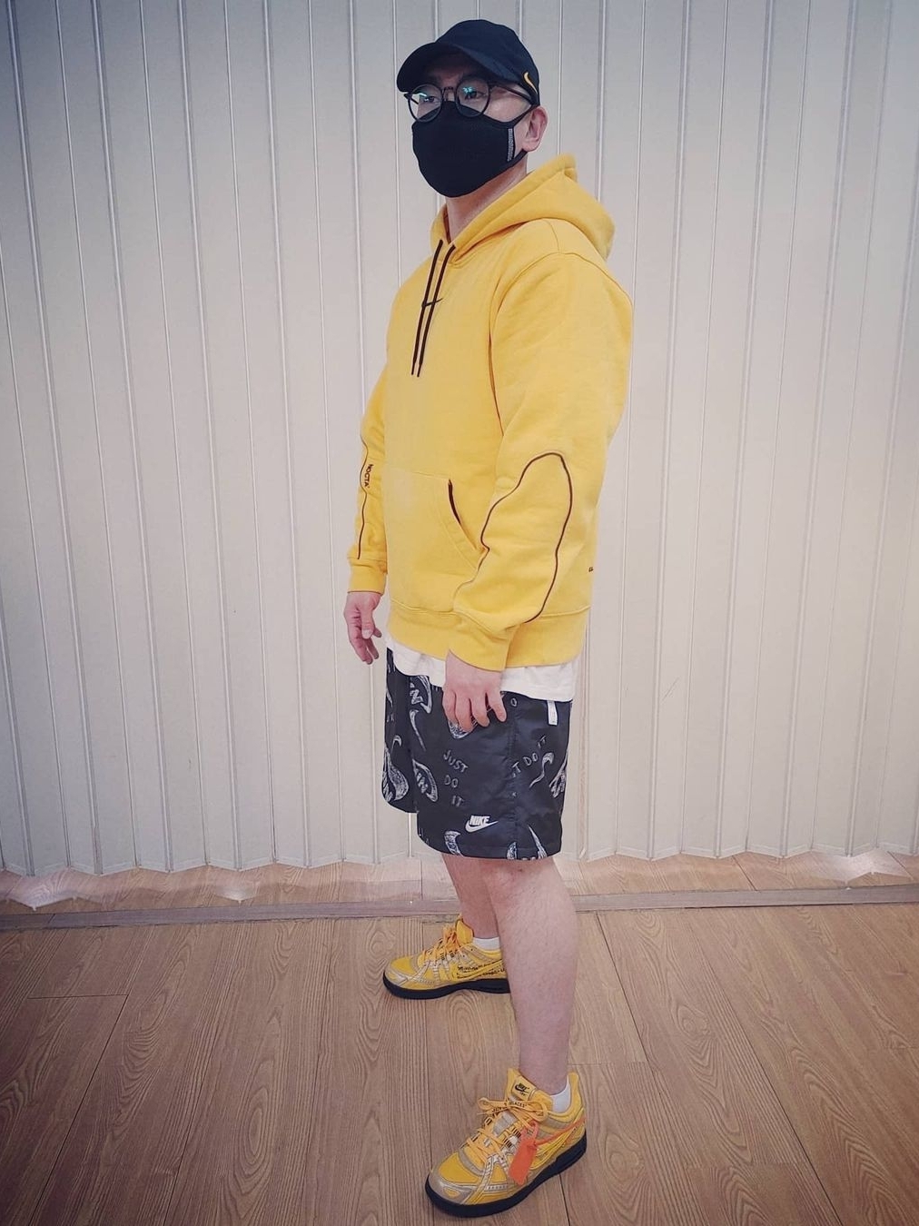 Nike x Off-White Air Rubber Dunk University Gold, Nike x Drake Nocta Essential Cap Black 착용 스타일