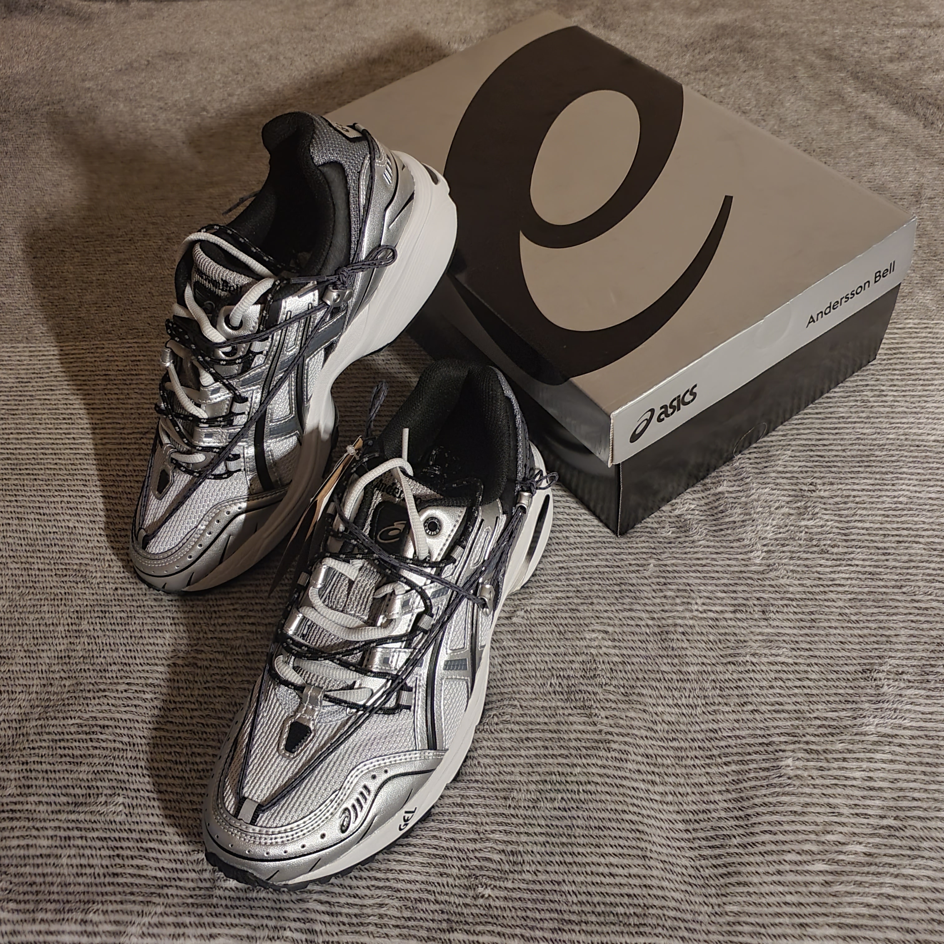Asics x Andersson Bell Gel-1090 Glacier Grey Silver 착용 스타일 - 1