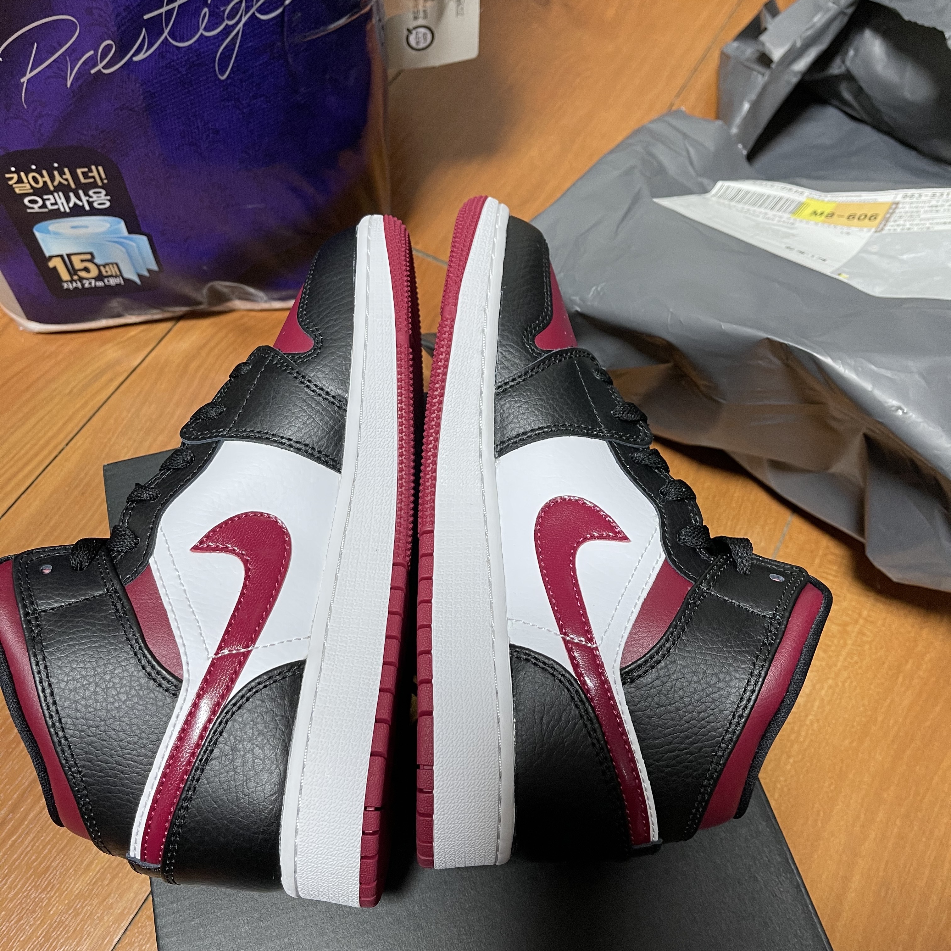 (GS) Jordan 1 Mid Noble Red 착용 스타일 - 2