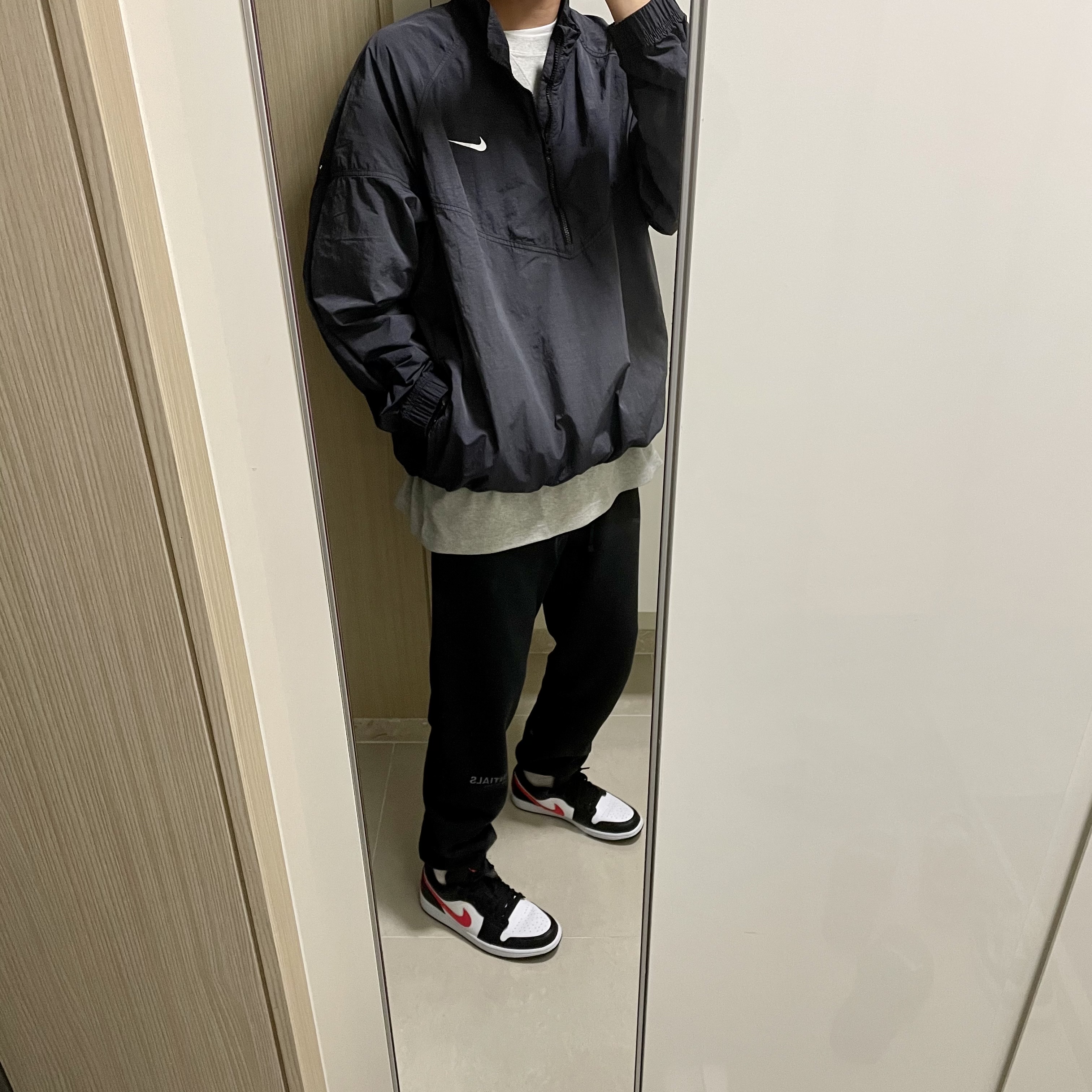 Nike x Stussy Windrunner Jacket Off Noir, Essentials Sweatpants Dark Slate/Black 2020 착용 스타일 - 1