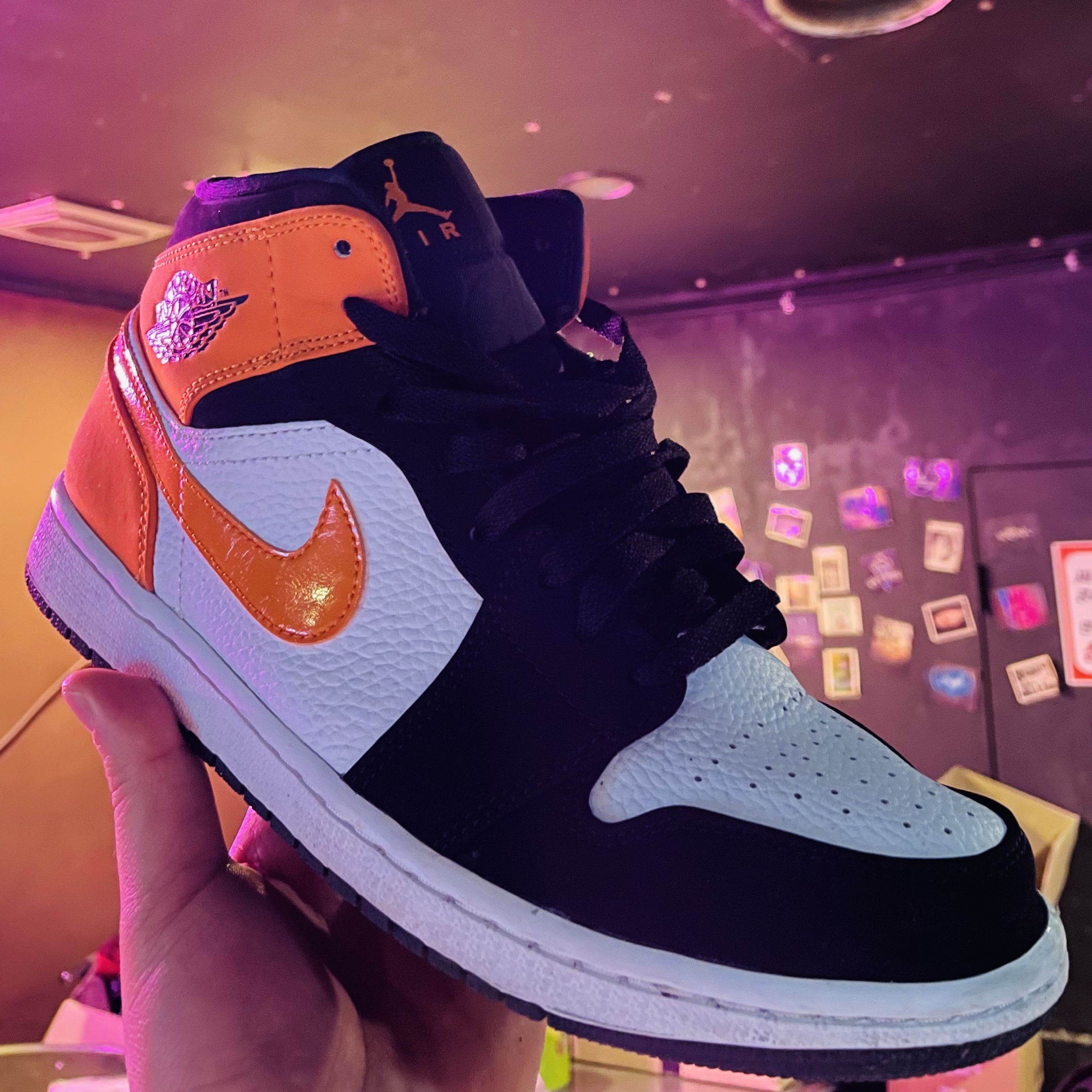 Jordan 1 Mid Shattered Backboard 착용 스타일