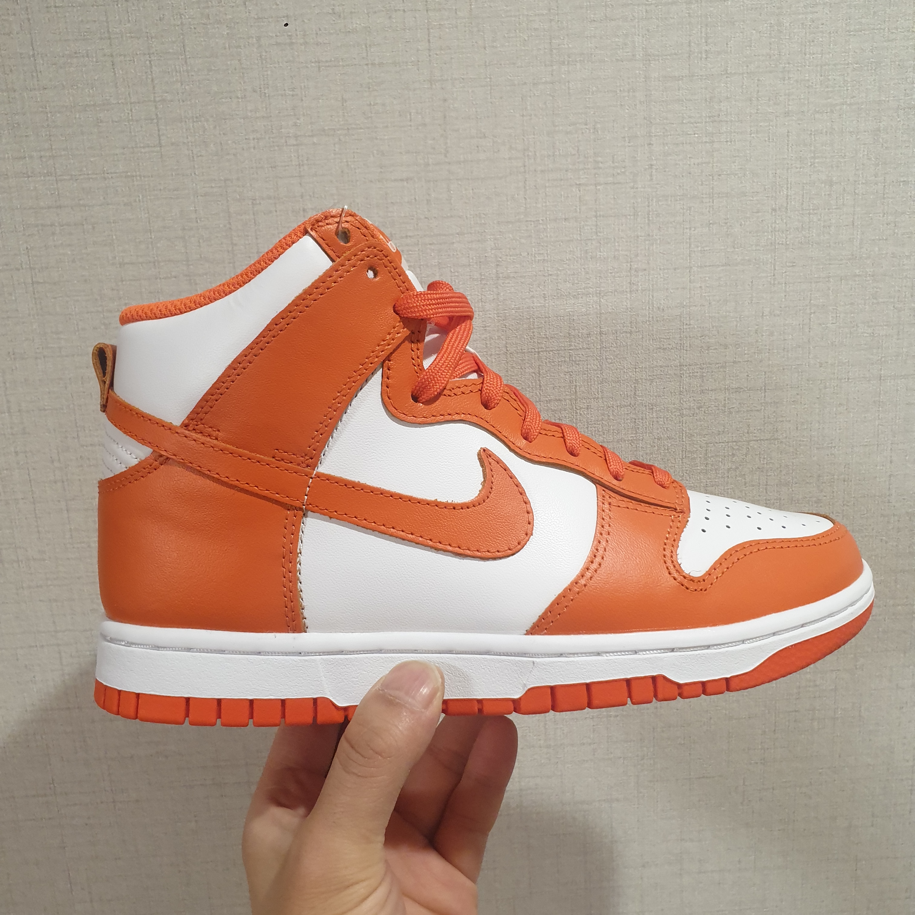 (W) Nike Dunk High Orange Blaze 착용 스타일