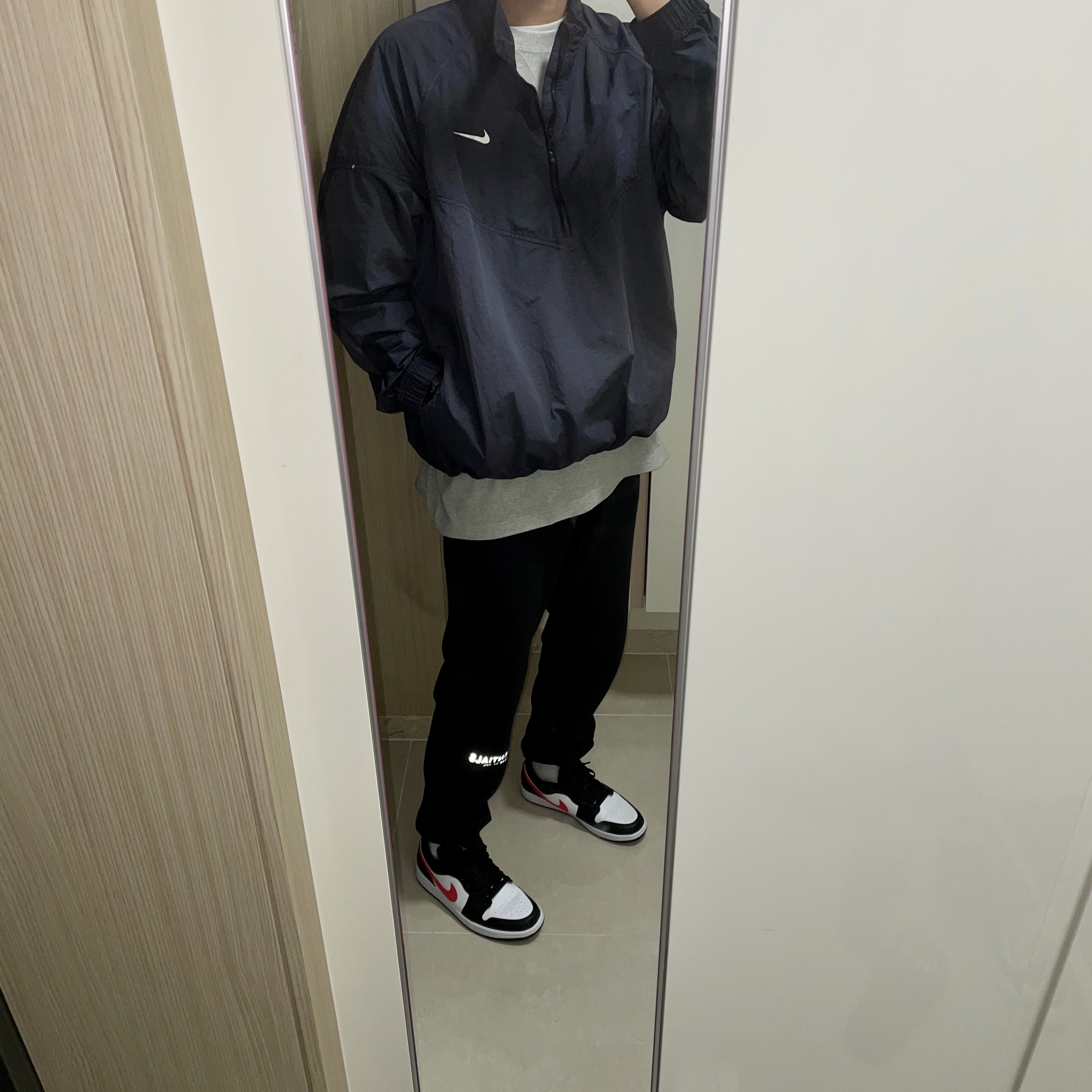 Nike x Stussy Windrunner Jacket Off Noir, Essentials Sweatpants Dark Slate/Black 2020 착용 스타일 - 2