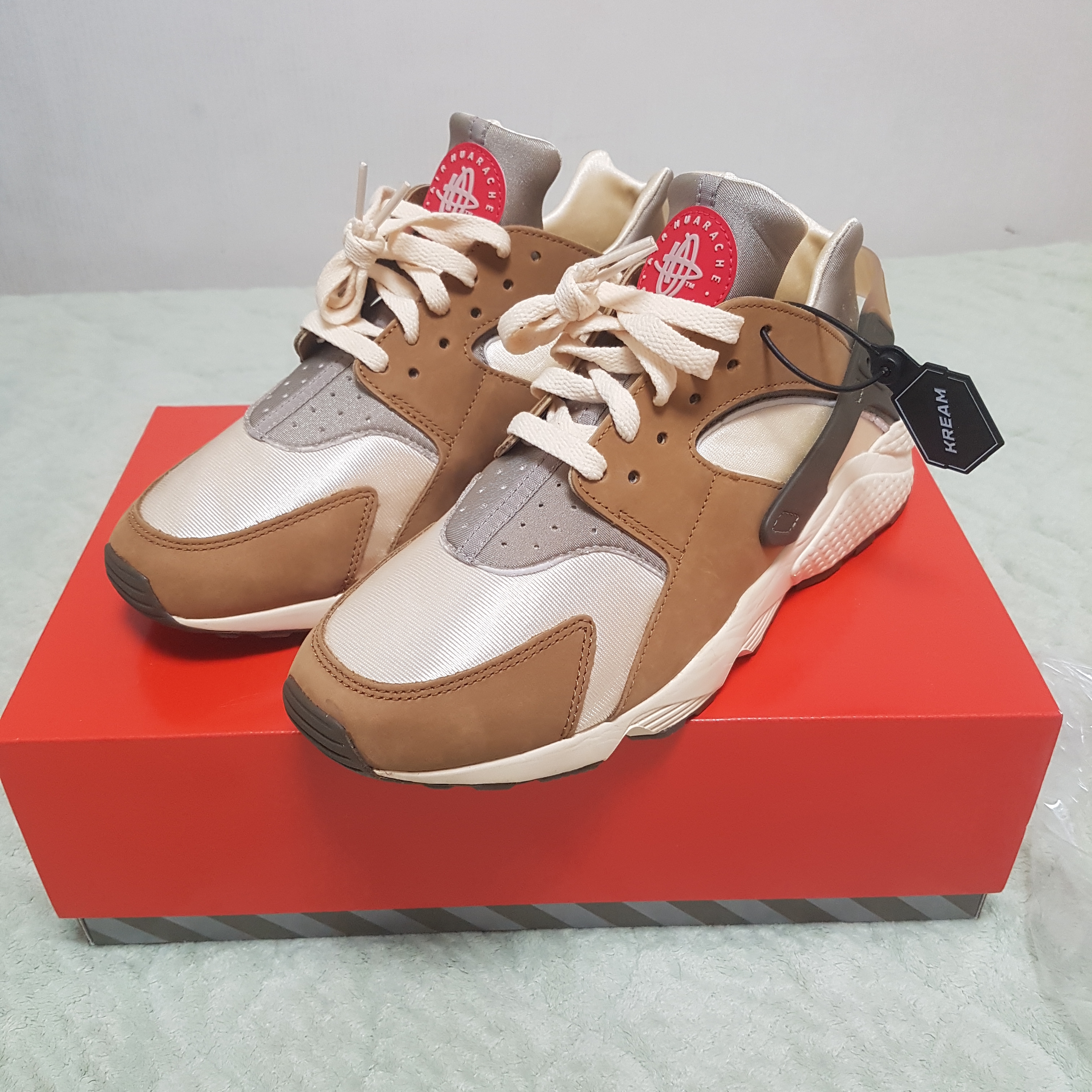 Nike x Stussy Air Huarache LE Desert Oak 착용 스타일