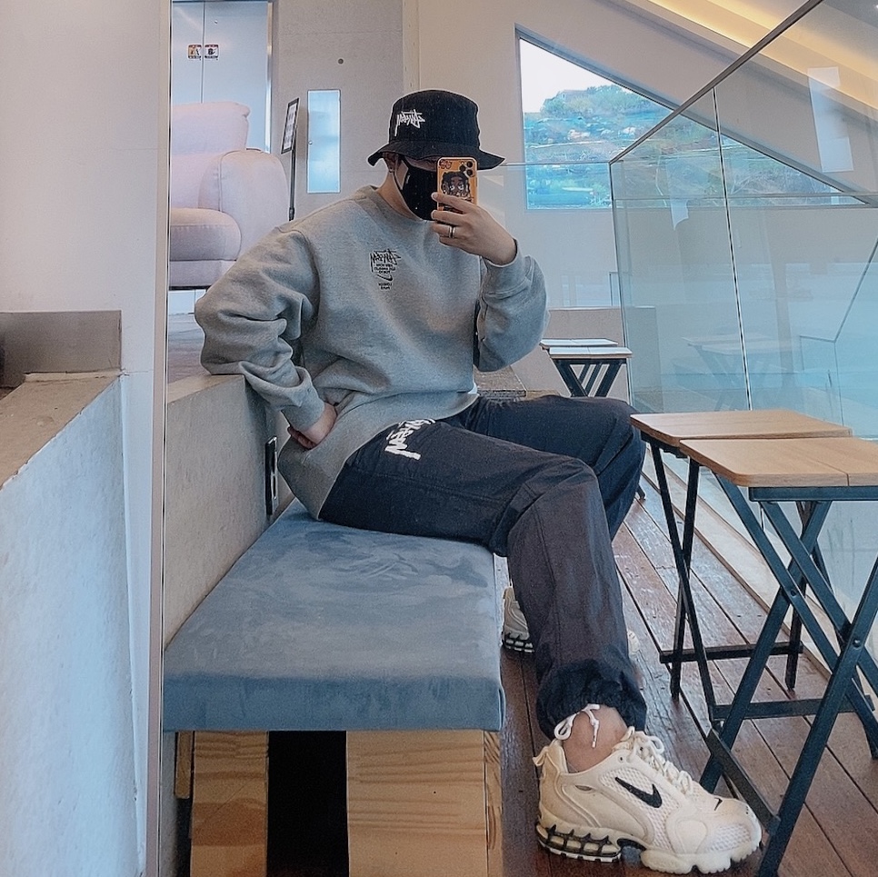 Nike x Stussy Air Zoom Spiridon Cage 2 Fossil, Nike x Stussy Bucket Hat Black 착용 스타일