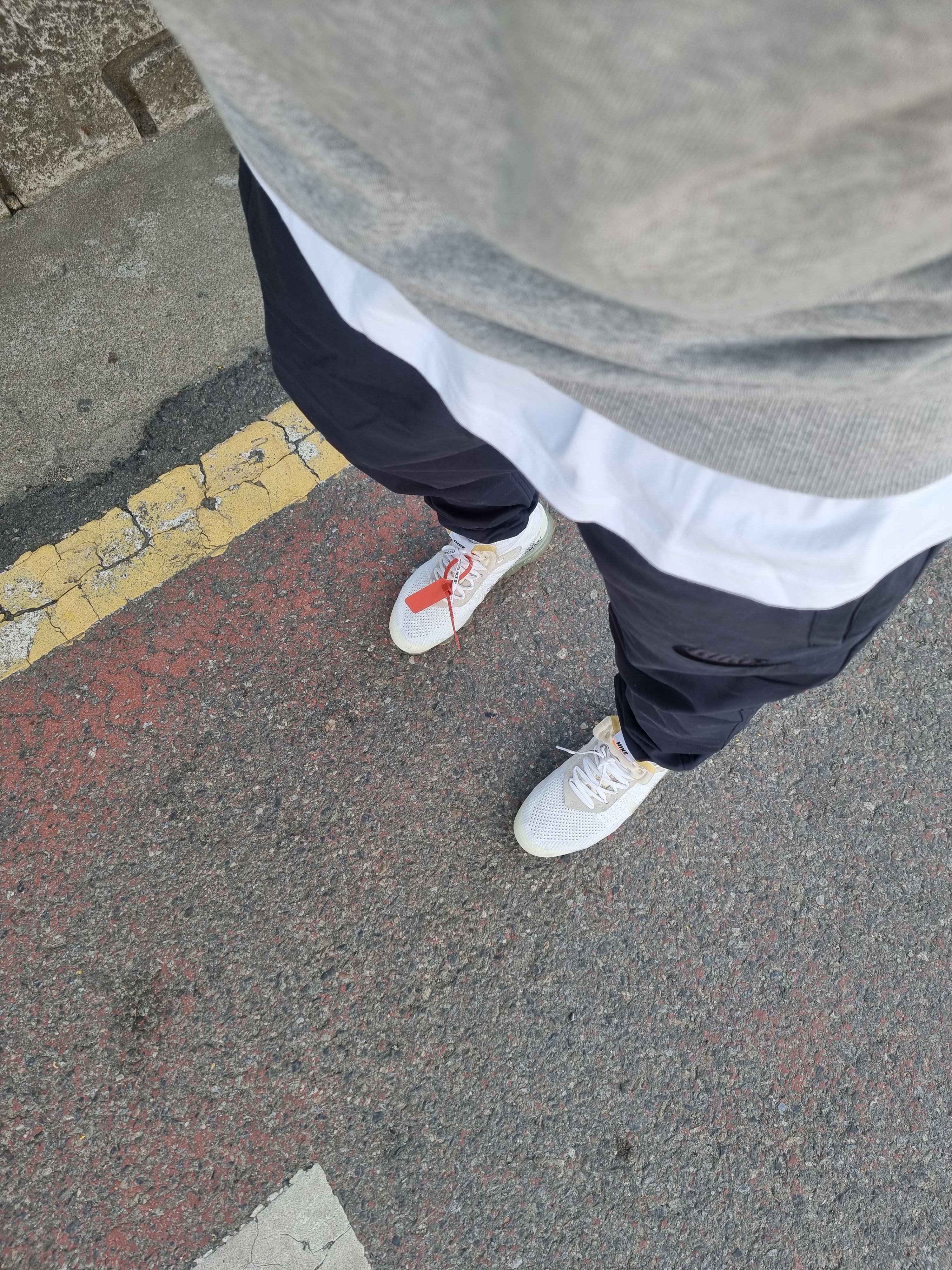 Nike x Off-White Air VaporMax V2 White 착용 스타일 - 1