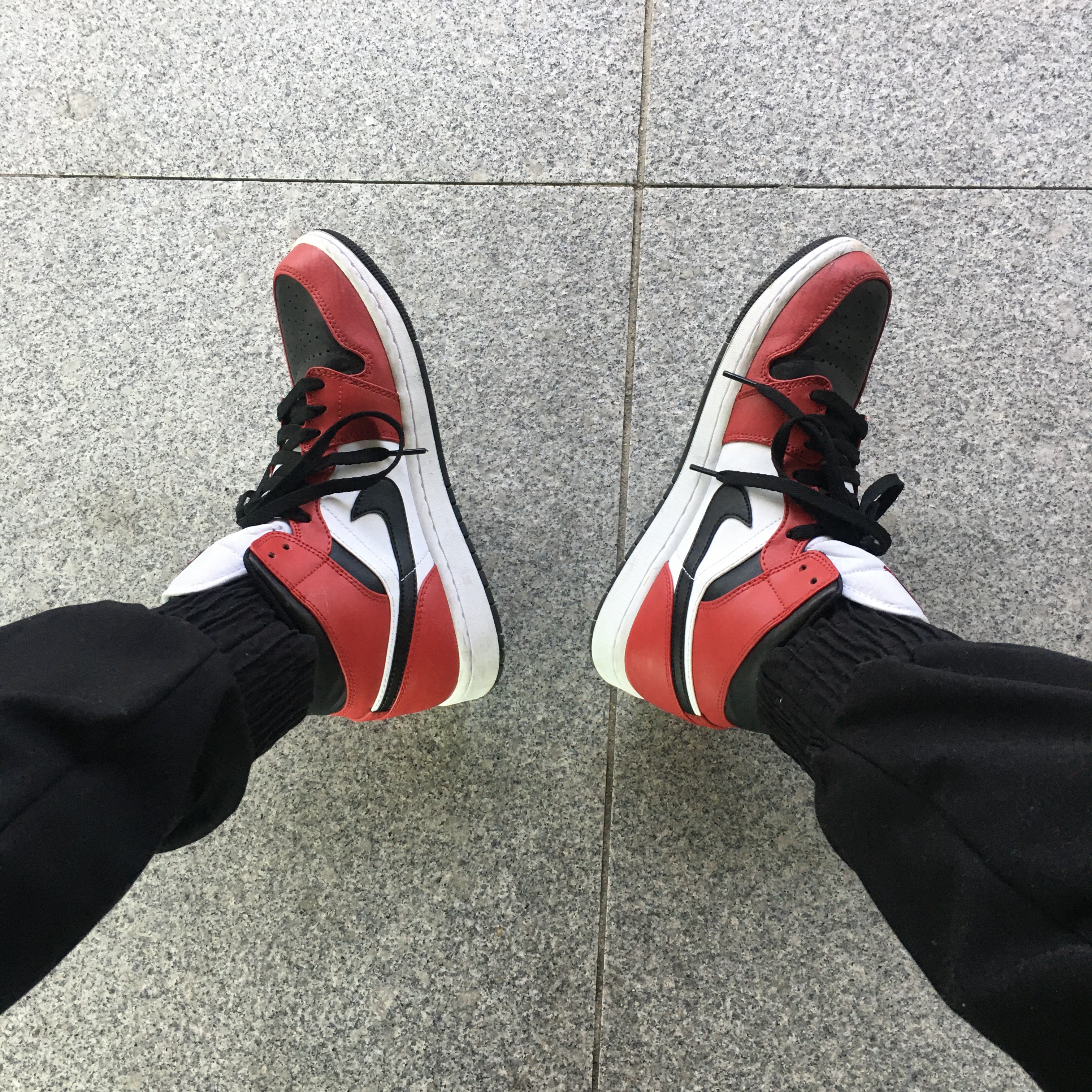 Jordan 1 Mid Chicago Black Toe 착용 스타일