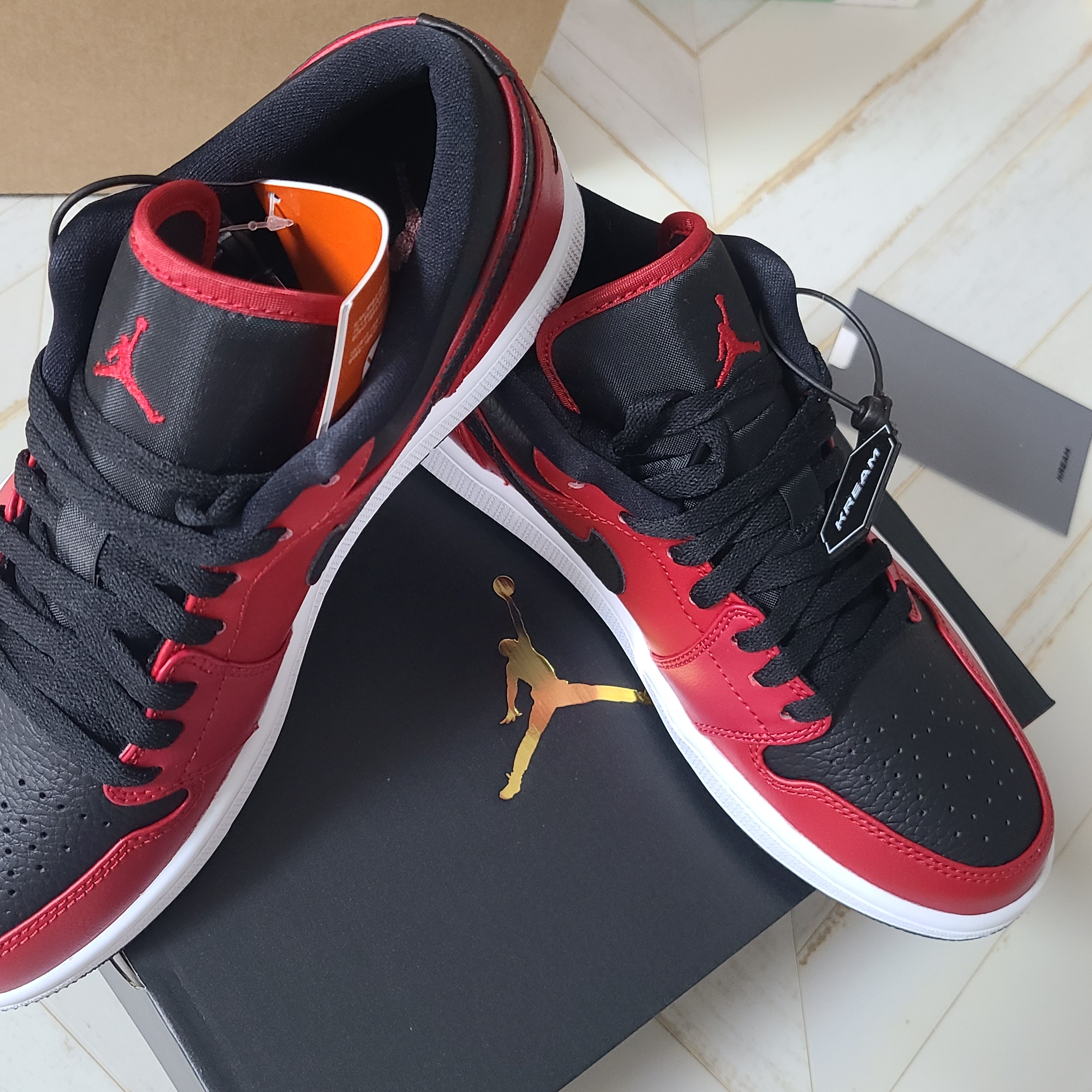Jordan 1 Low Gym Red Black 착용 스타일 - 1